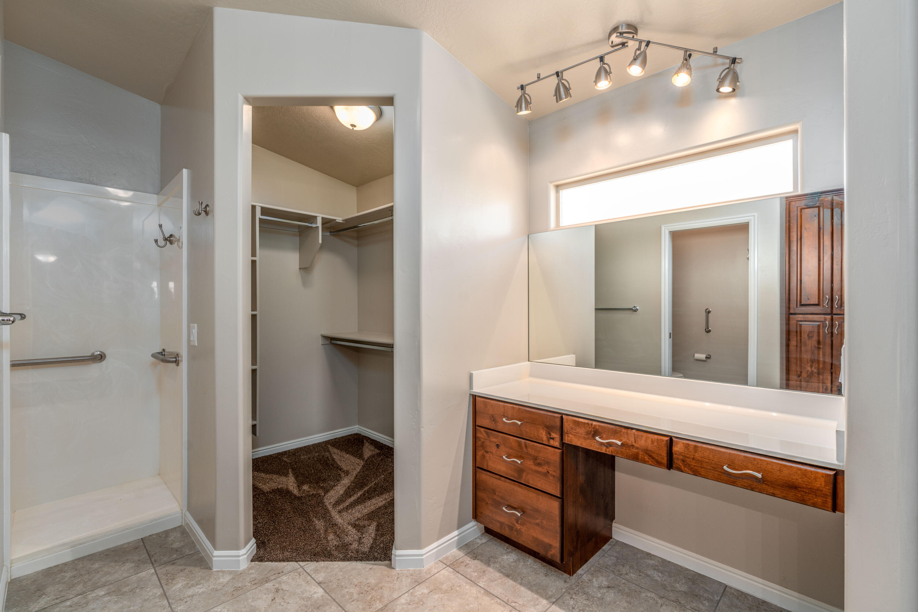 898 Las Colinas DR