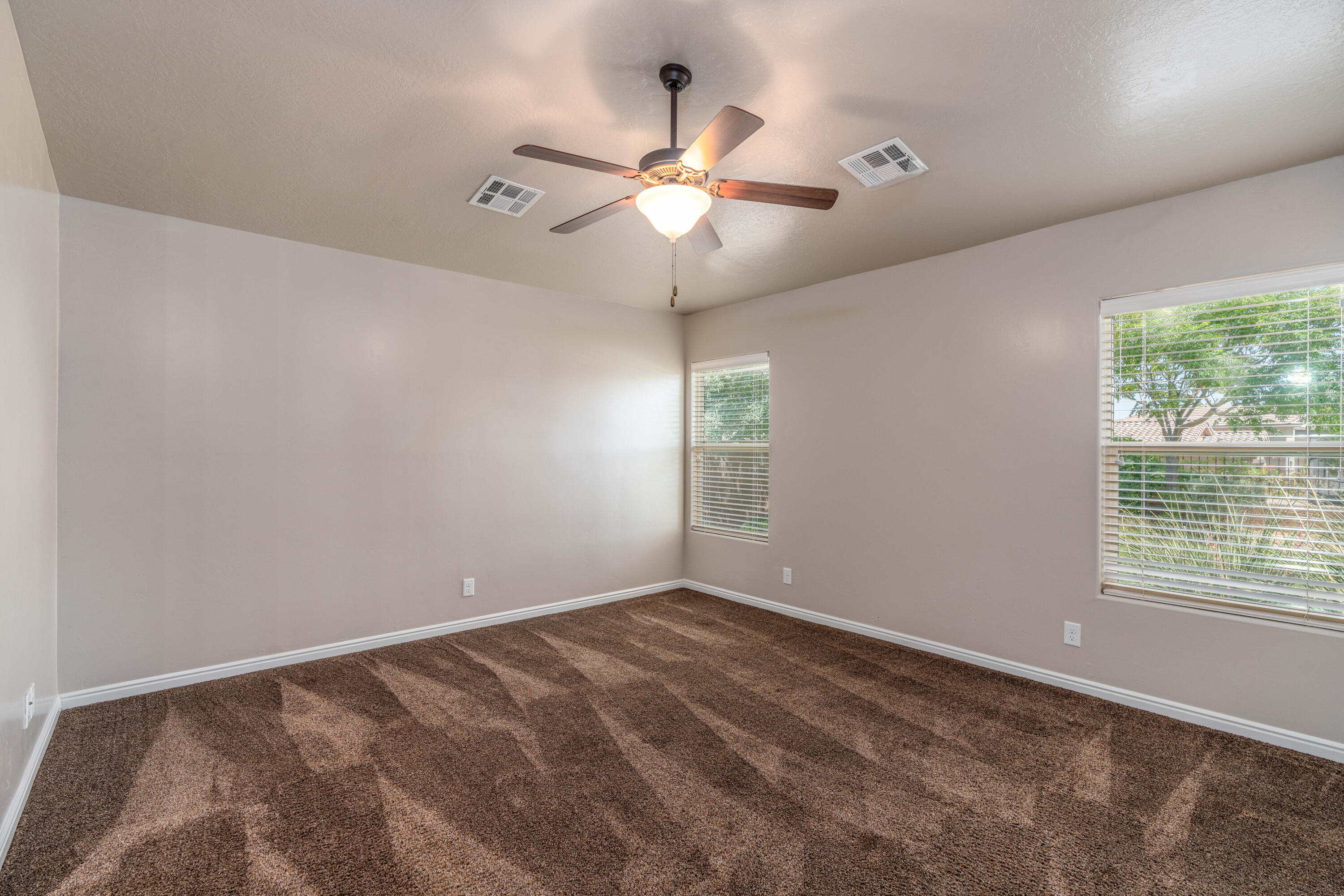 898 Las Colinas DR
