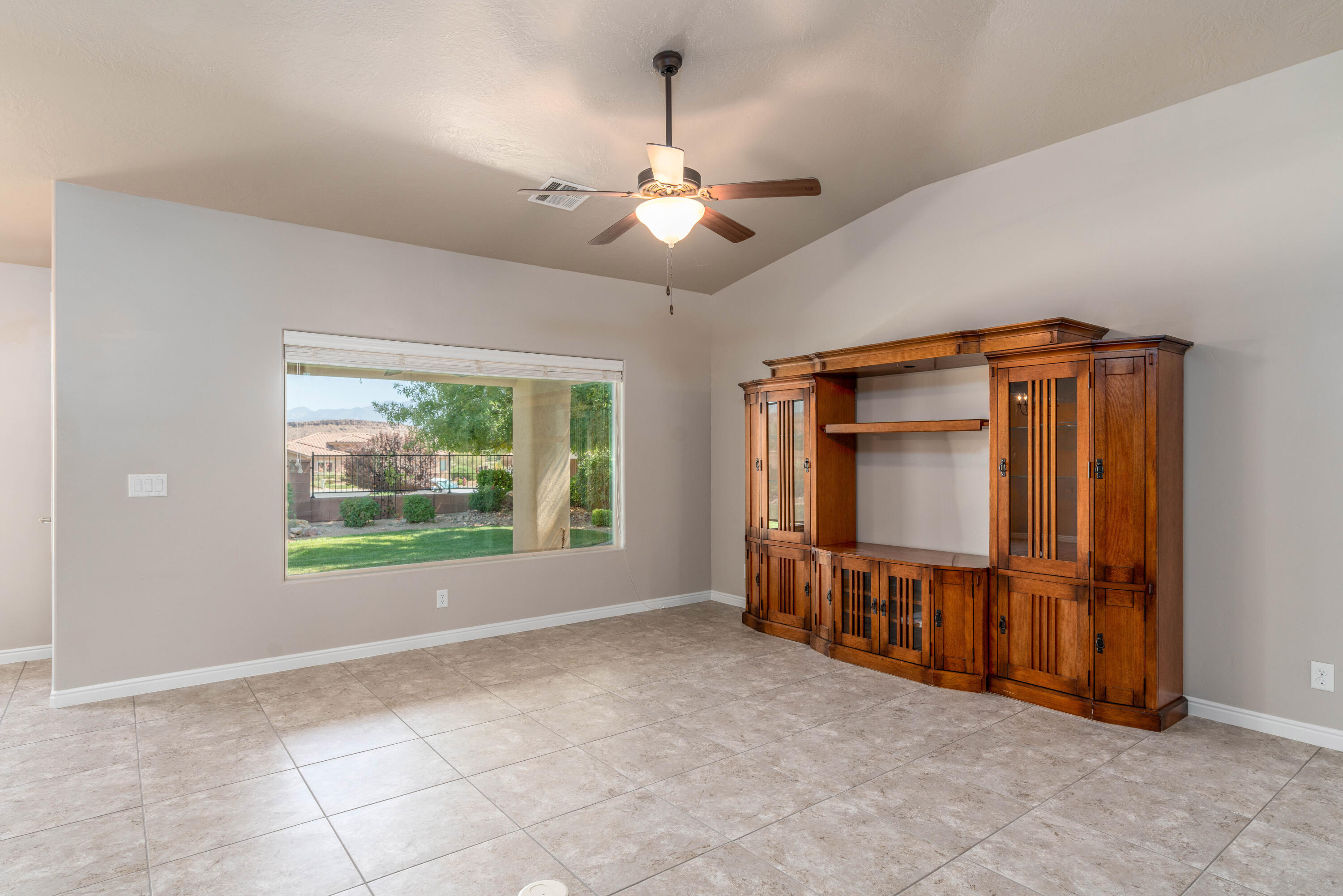898 Las Colinas DR