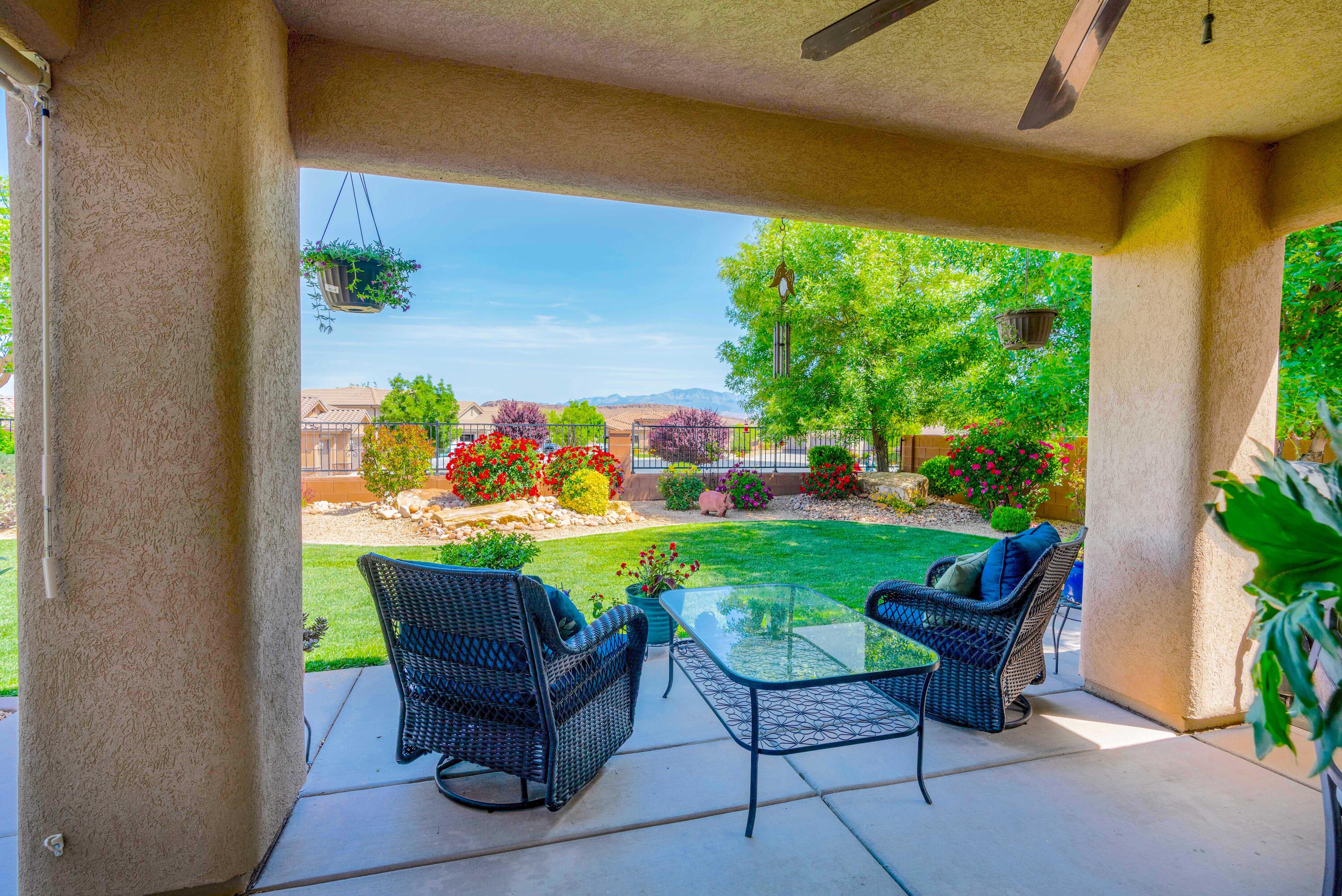 898 Las Colinas DR