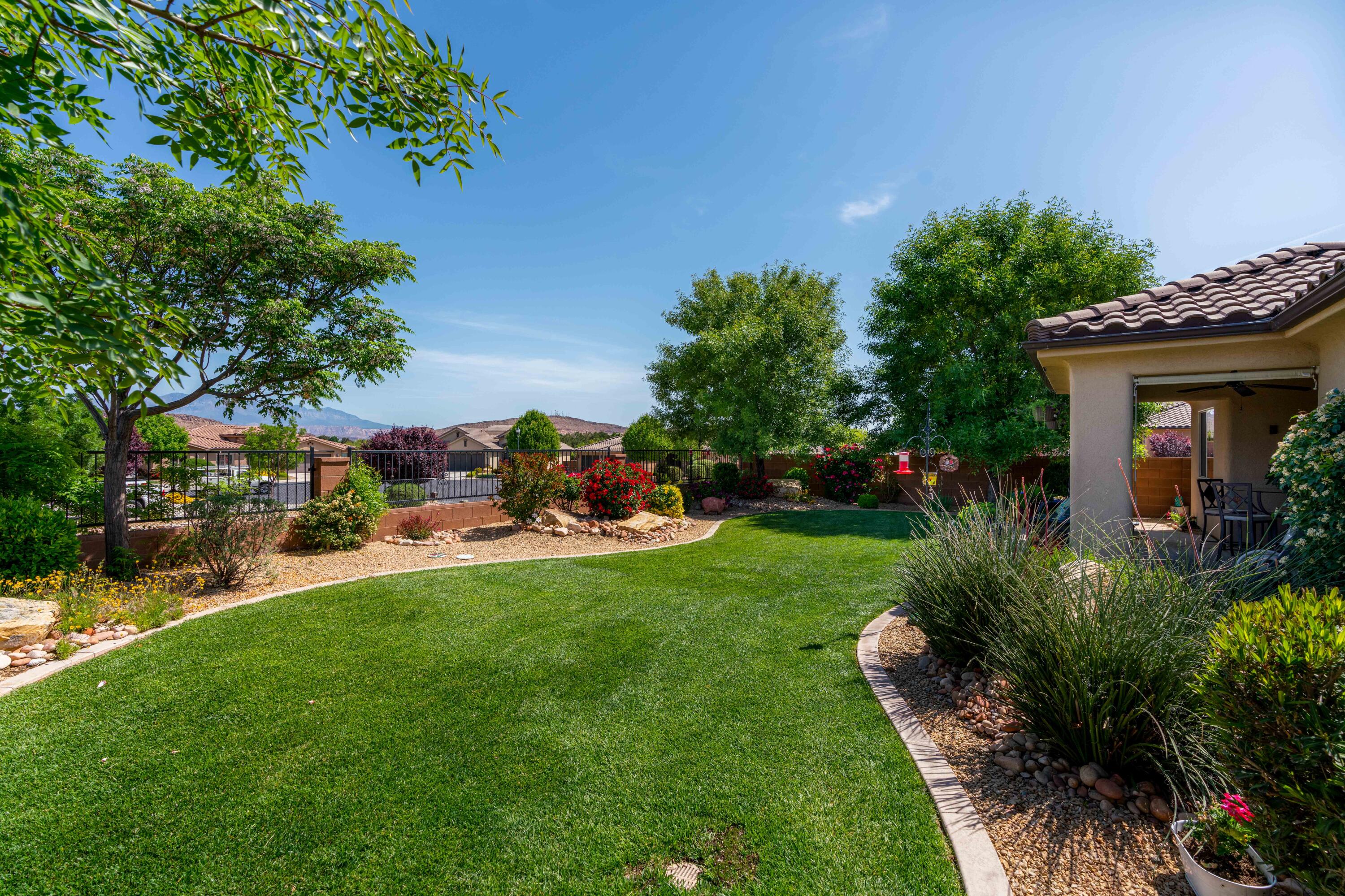 898 Las Colinas DR
