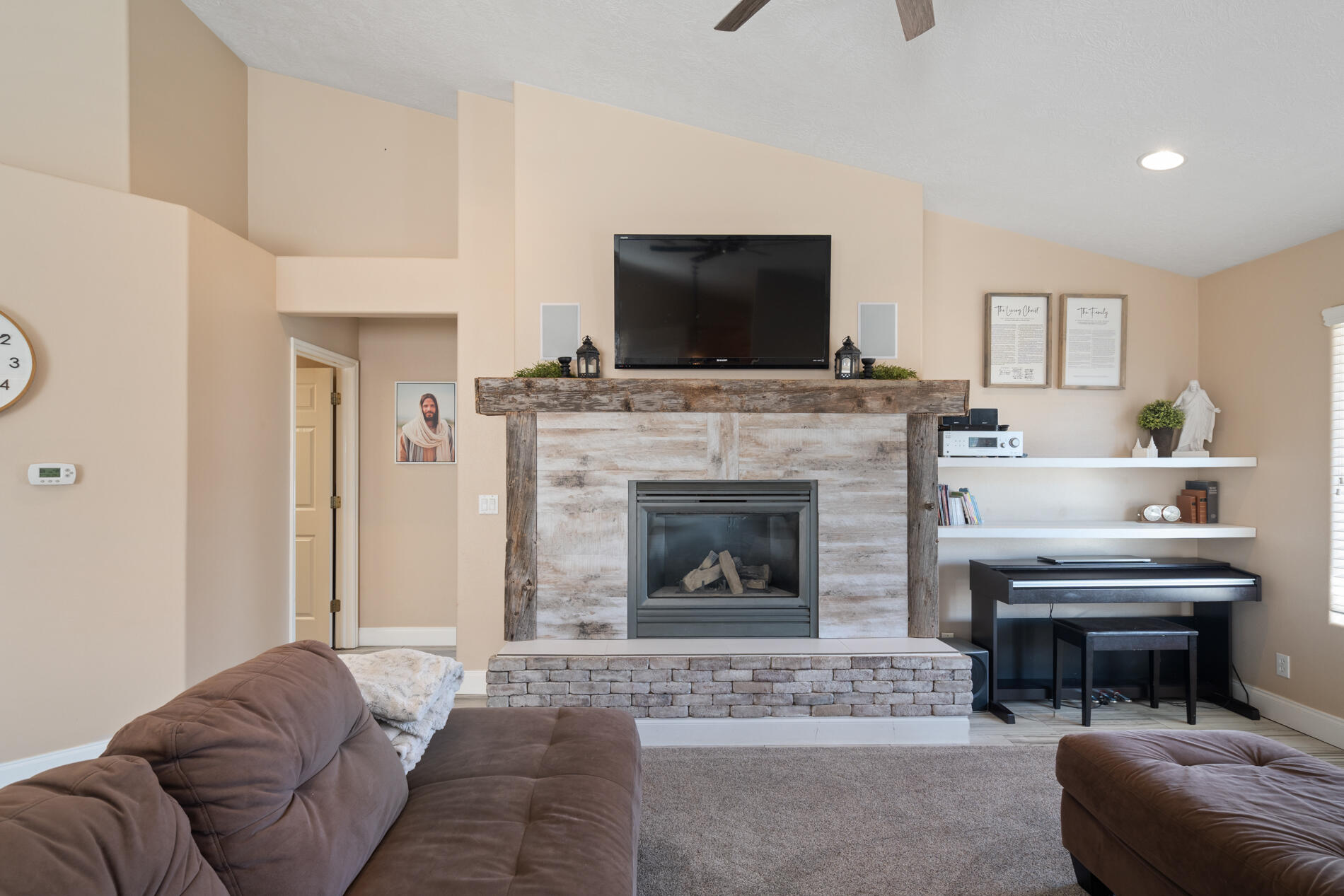 978 N Graham Manor