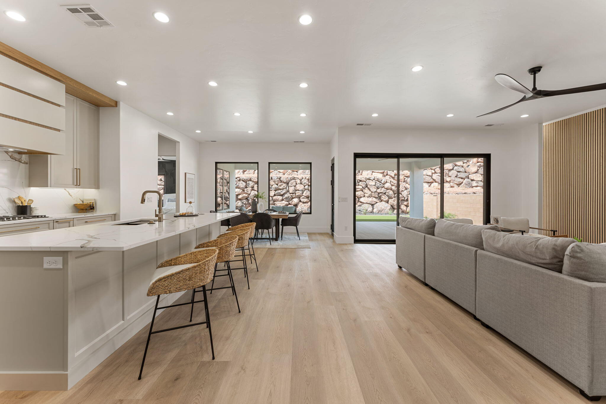 2871 E View Pointe DR