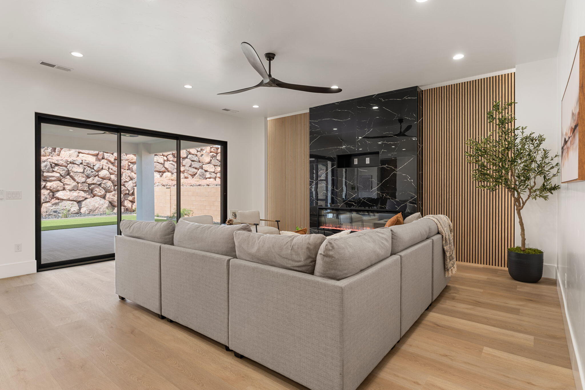 2871 E View Pointe DR