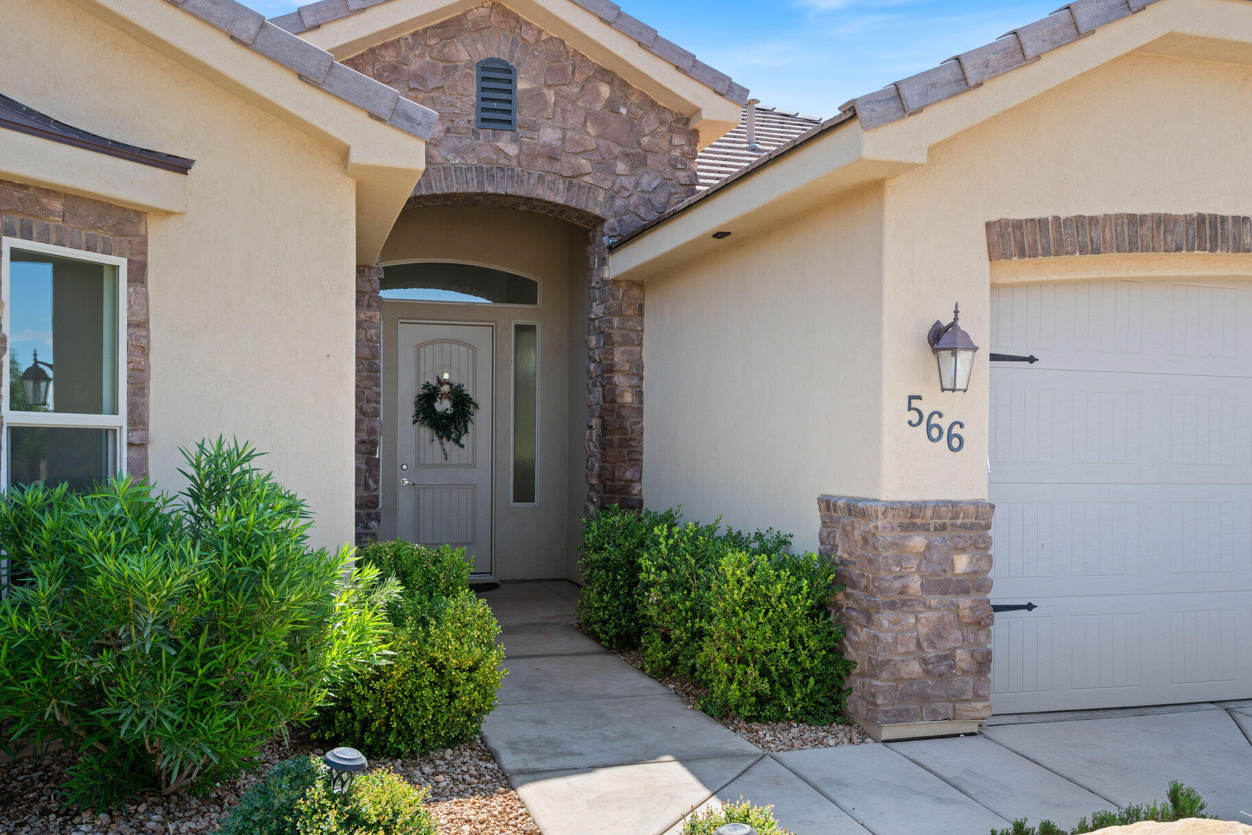566 N SAGE CREST