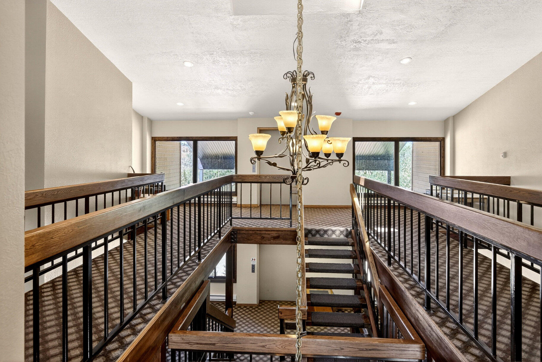 150 W Ridge View ST Unit: 128