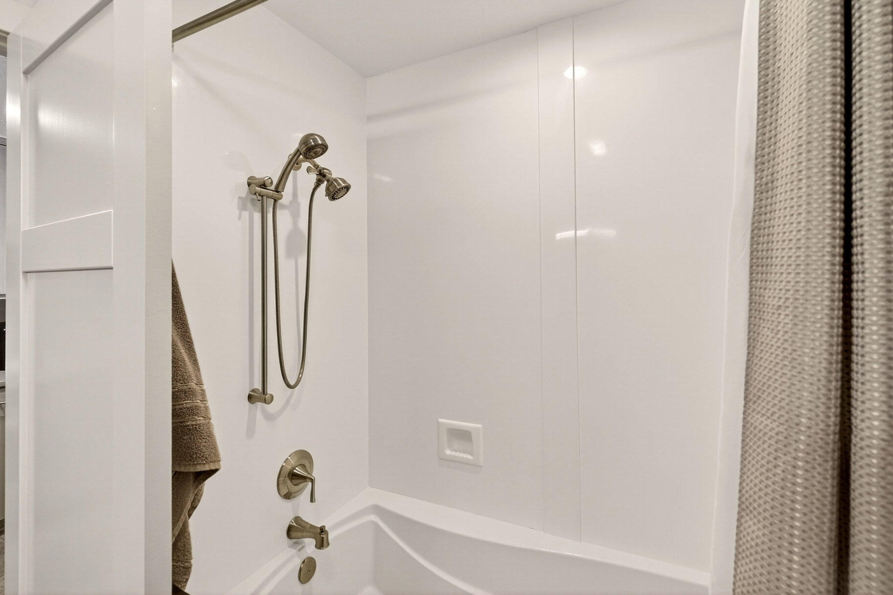 150 W Ridge View ST Unit: 128