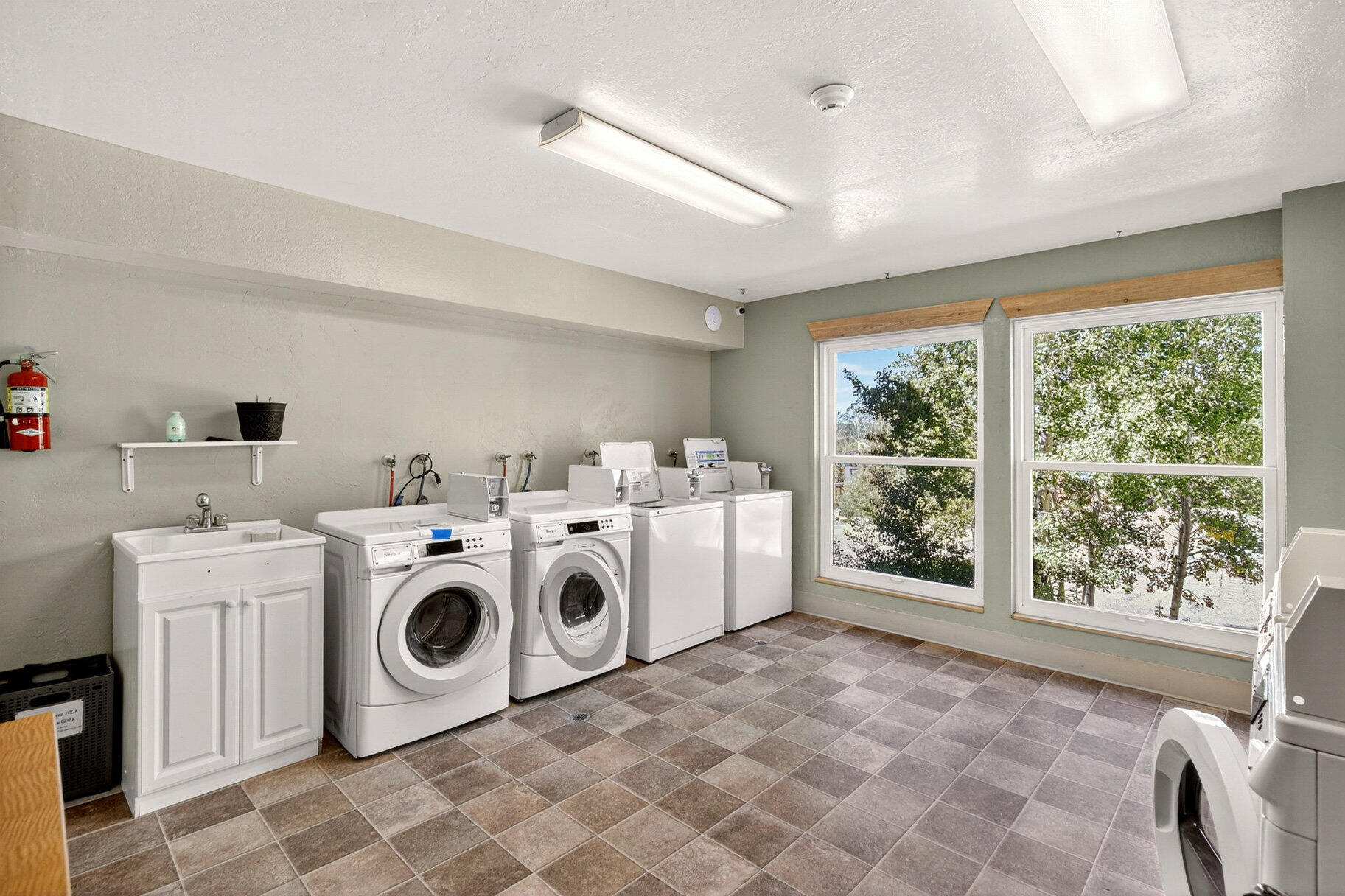 150 W Ridge View ST Unit: 128