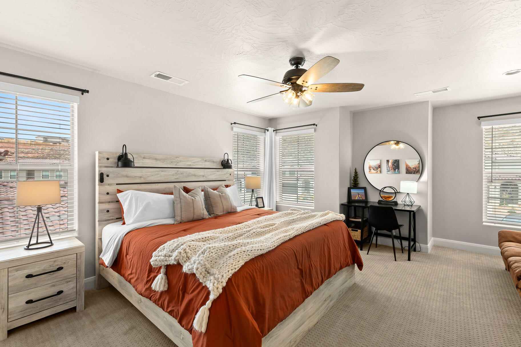 1222 N MISTICO Alley