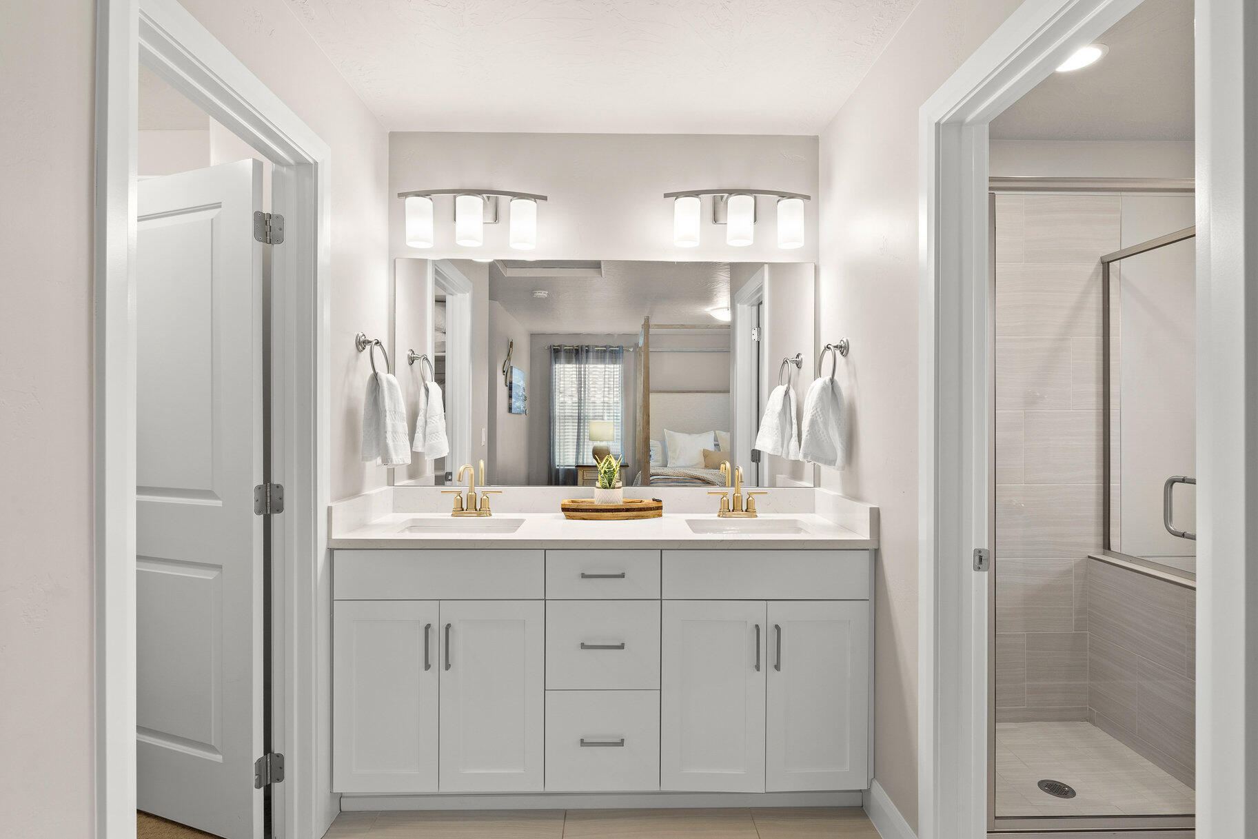 1222 N MISTICO Alley