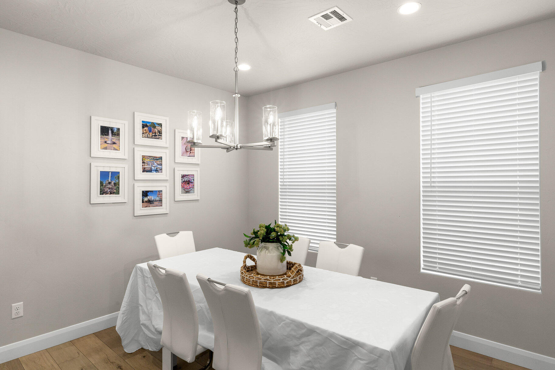 1222 N MISTICO Alley