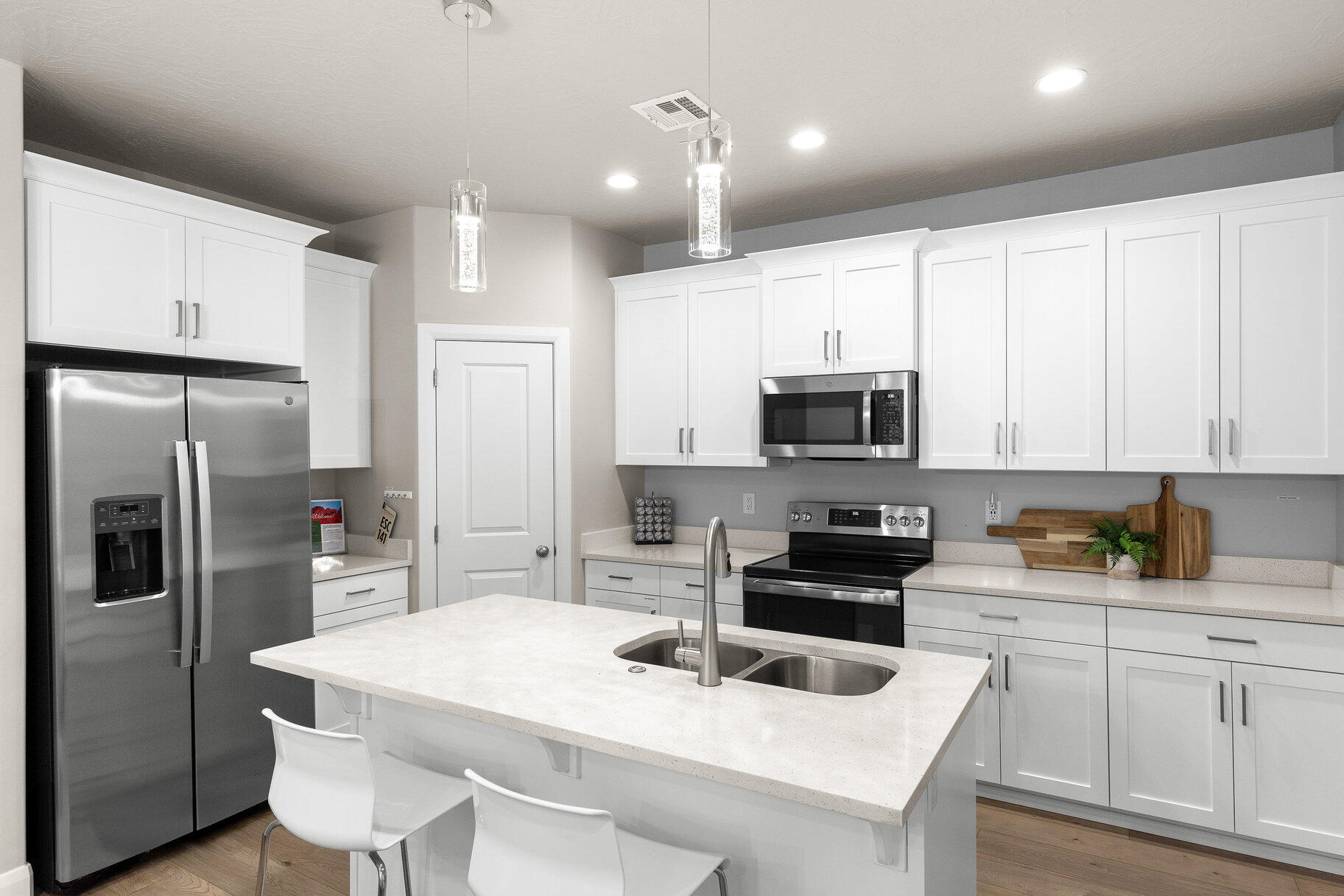 1222 N MISTICO Alley