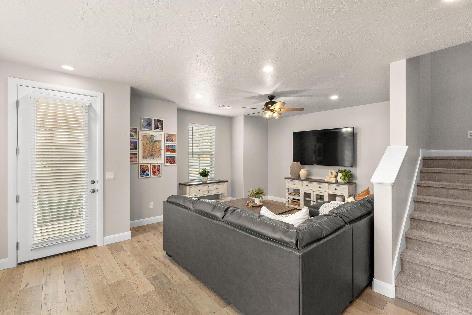 1222 N MISTICO Alley