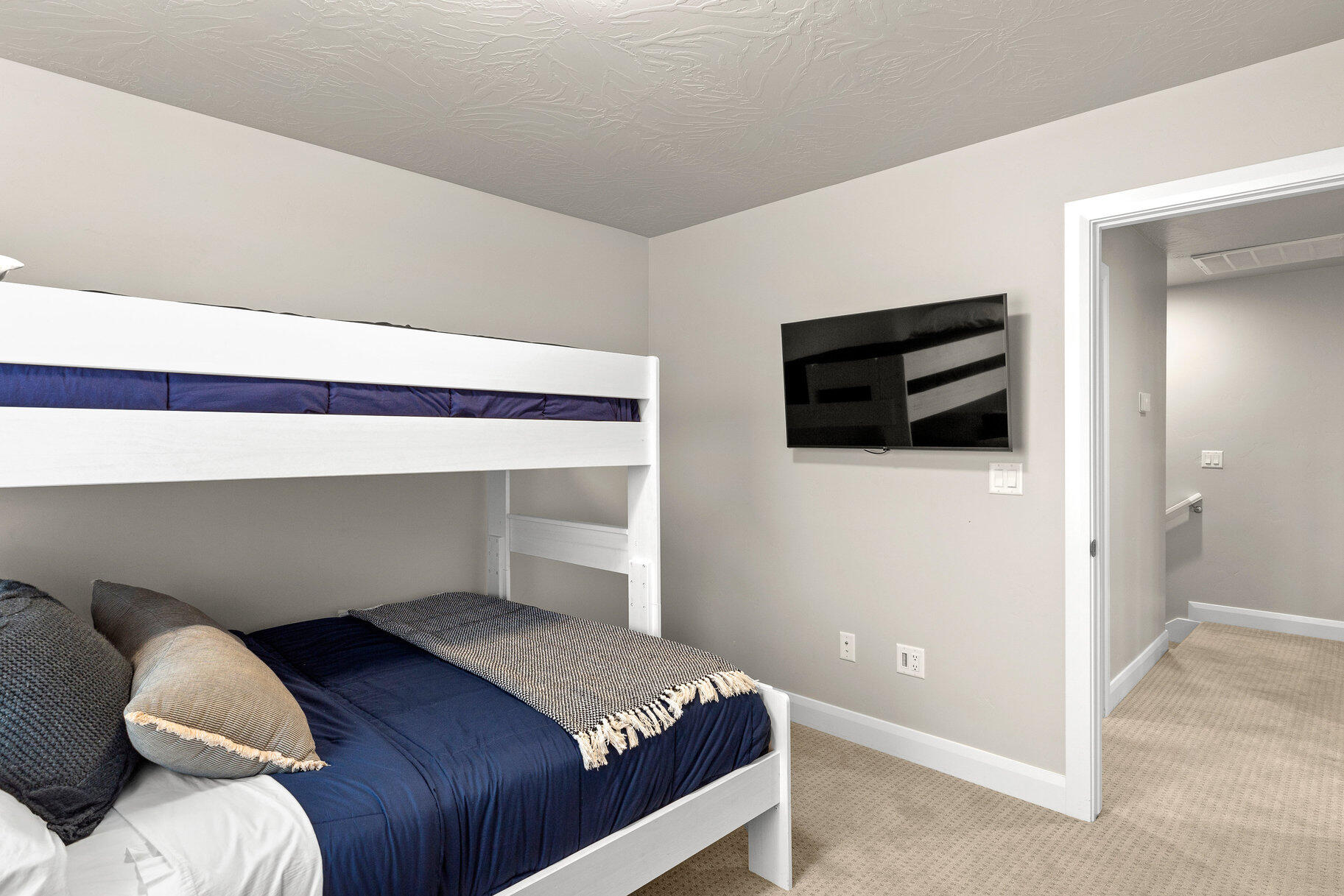 1222 N MISTICO Alley