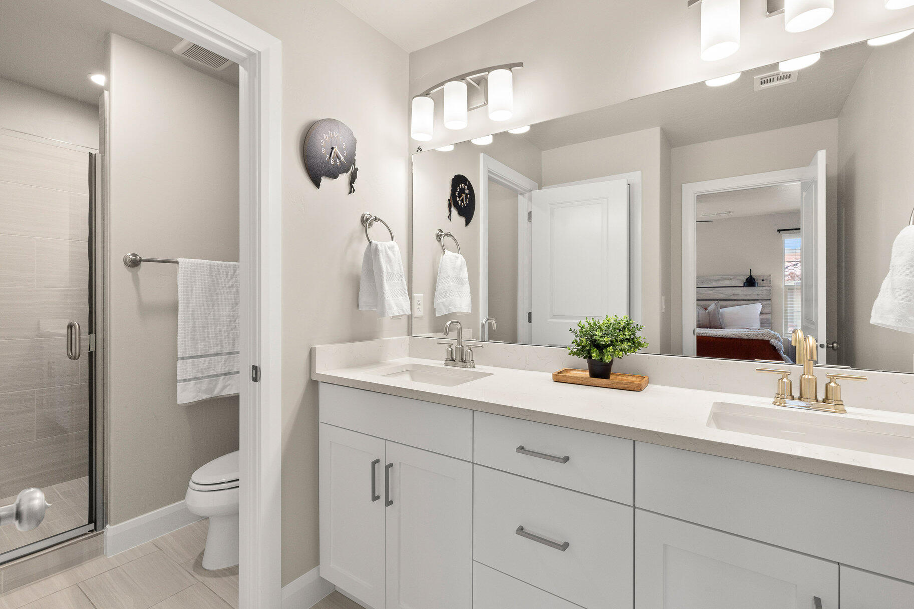 1222 N MISTICO Alley