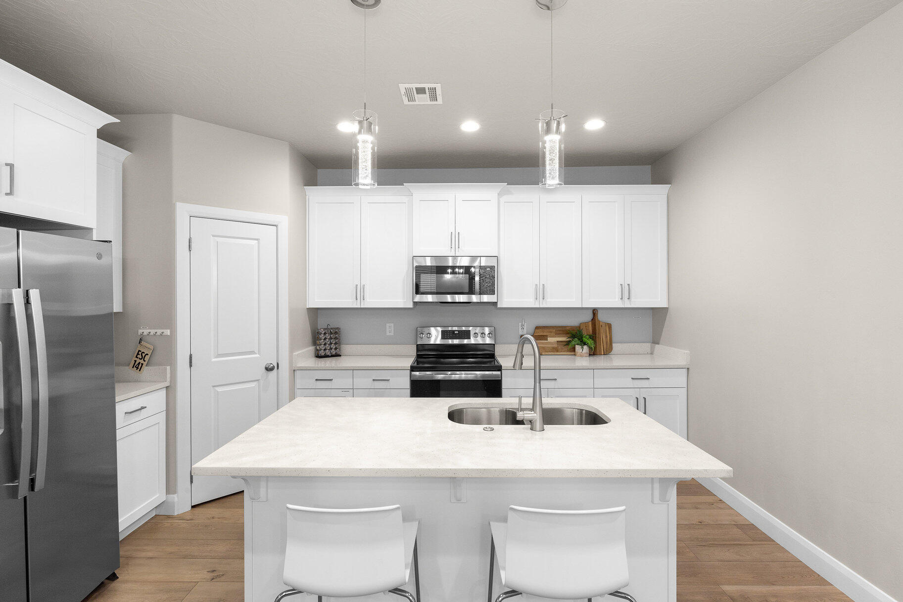 1222 N MISTICO Alley