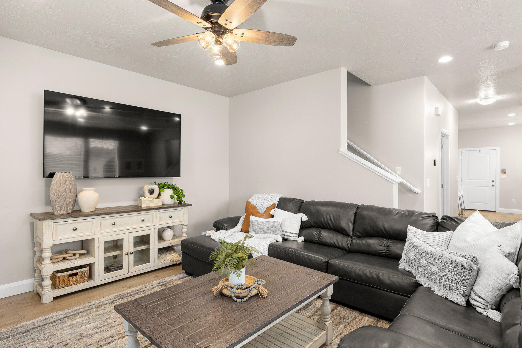 1222 N MISTICO Alley