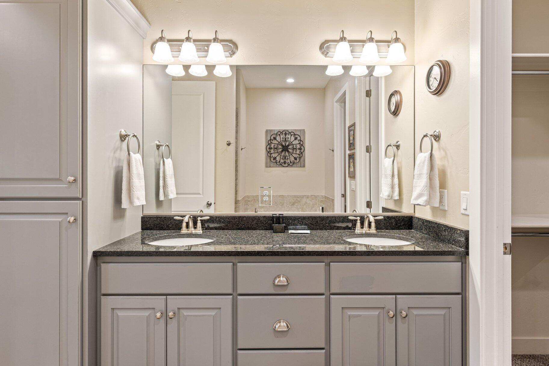 2111 N Coral Ridge DR 17C