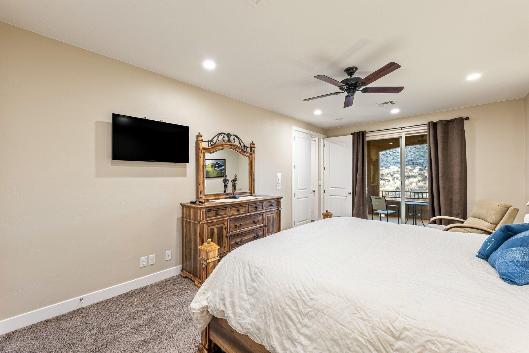 2111 N Coral Ridge DR 17C