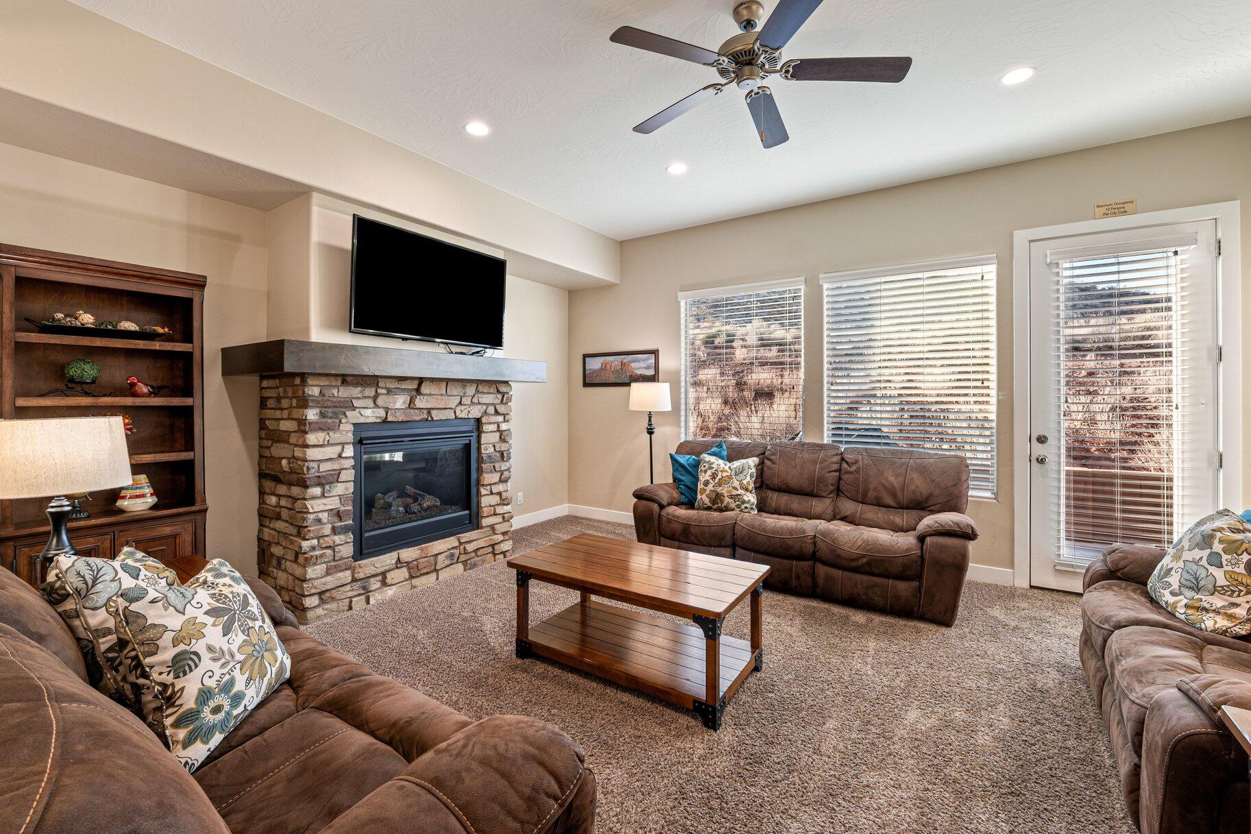 2111 N Coral Ridge DR 17C