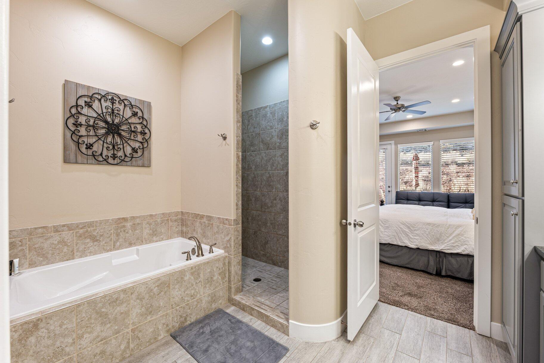 2111 N Coral Ridge DR 17C