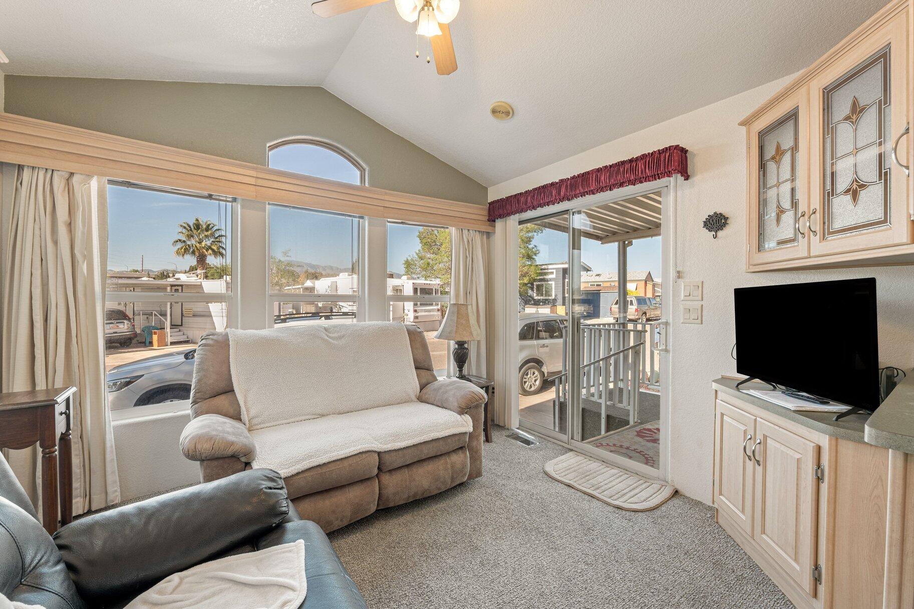 448 E Telegraph ST 70