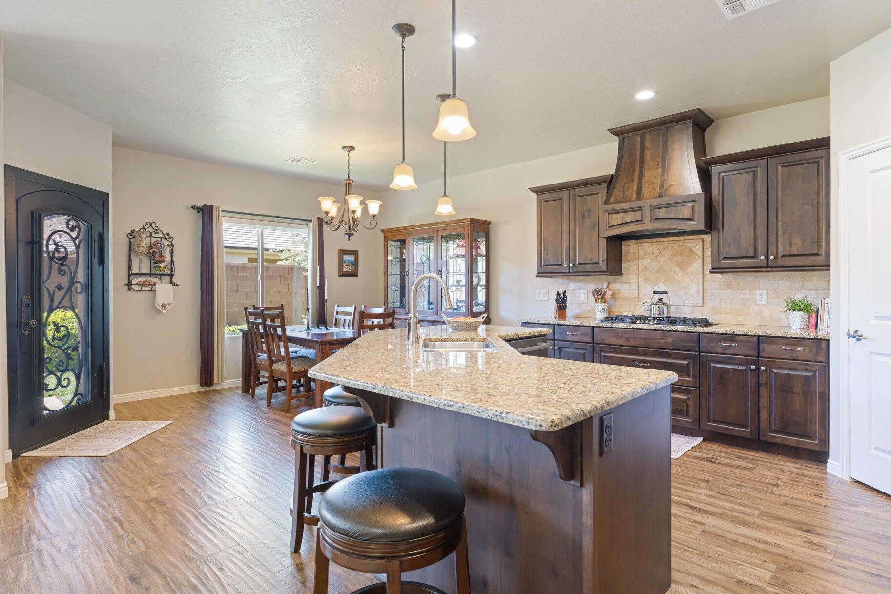 3270 S Lauralwood CIR