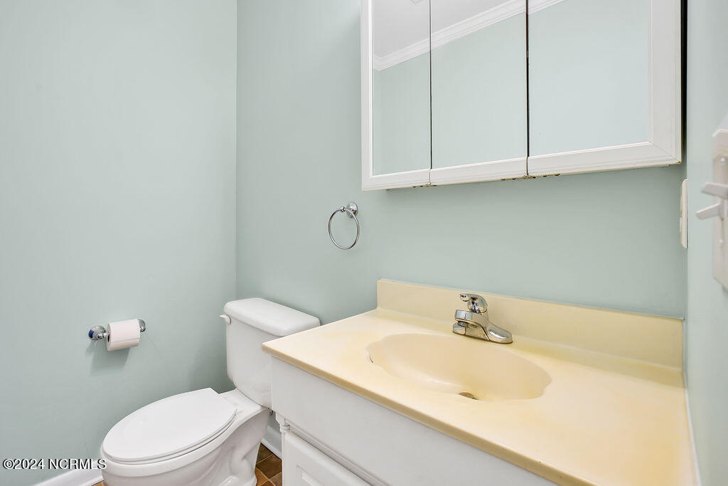 605 & 601 George Ii Hwy Highway