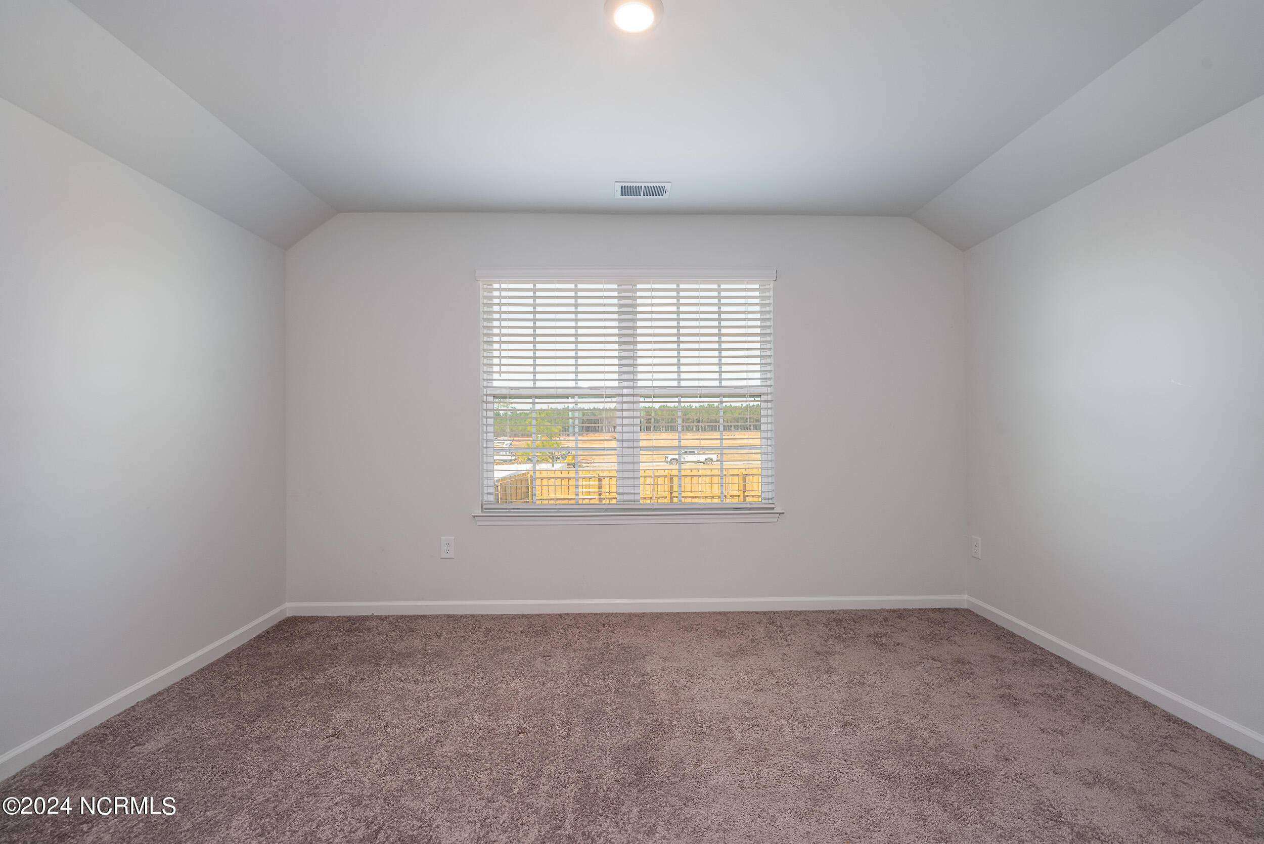 326 Kite Circle NE