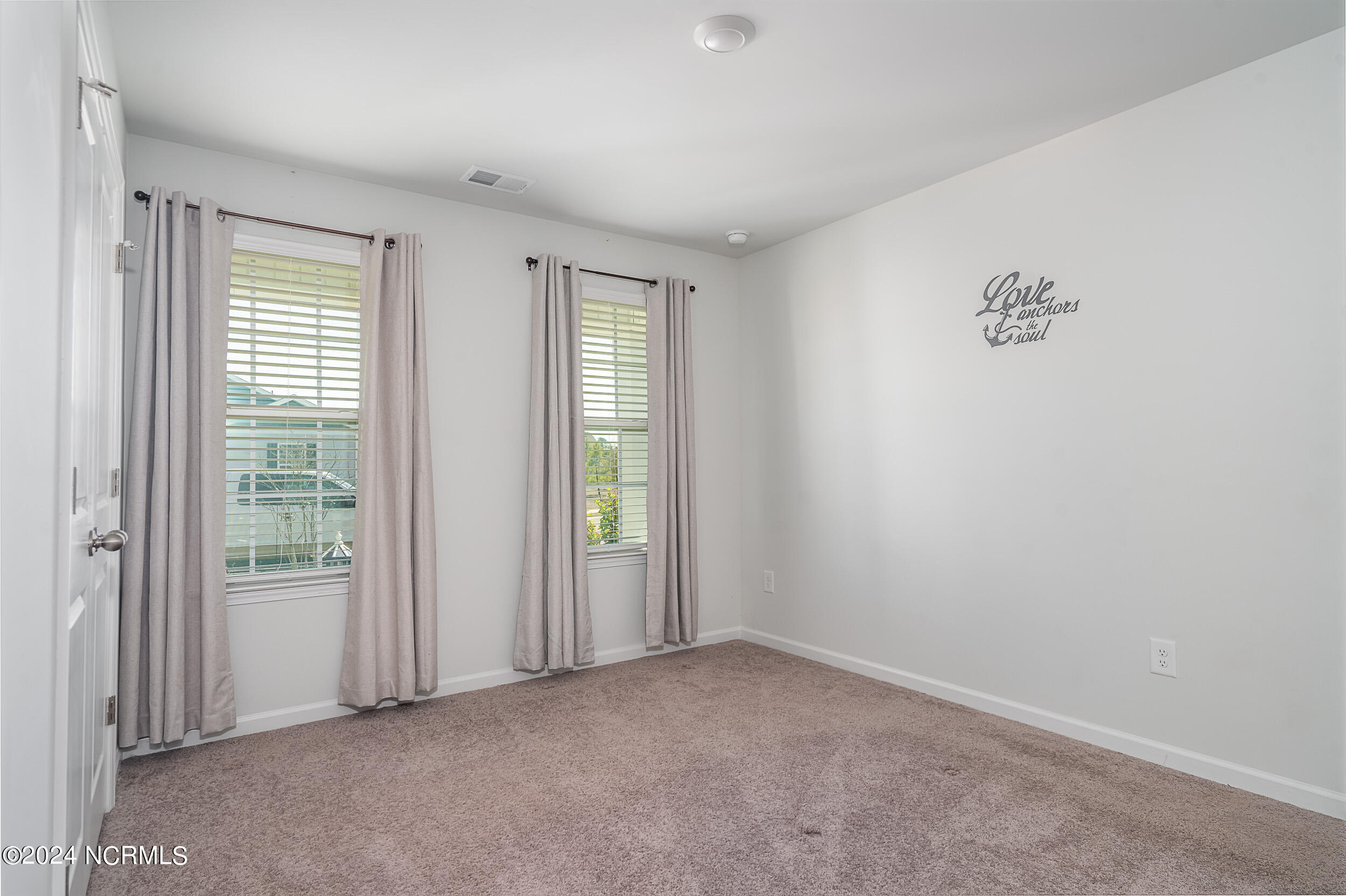 326 Kite Circle NE