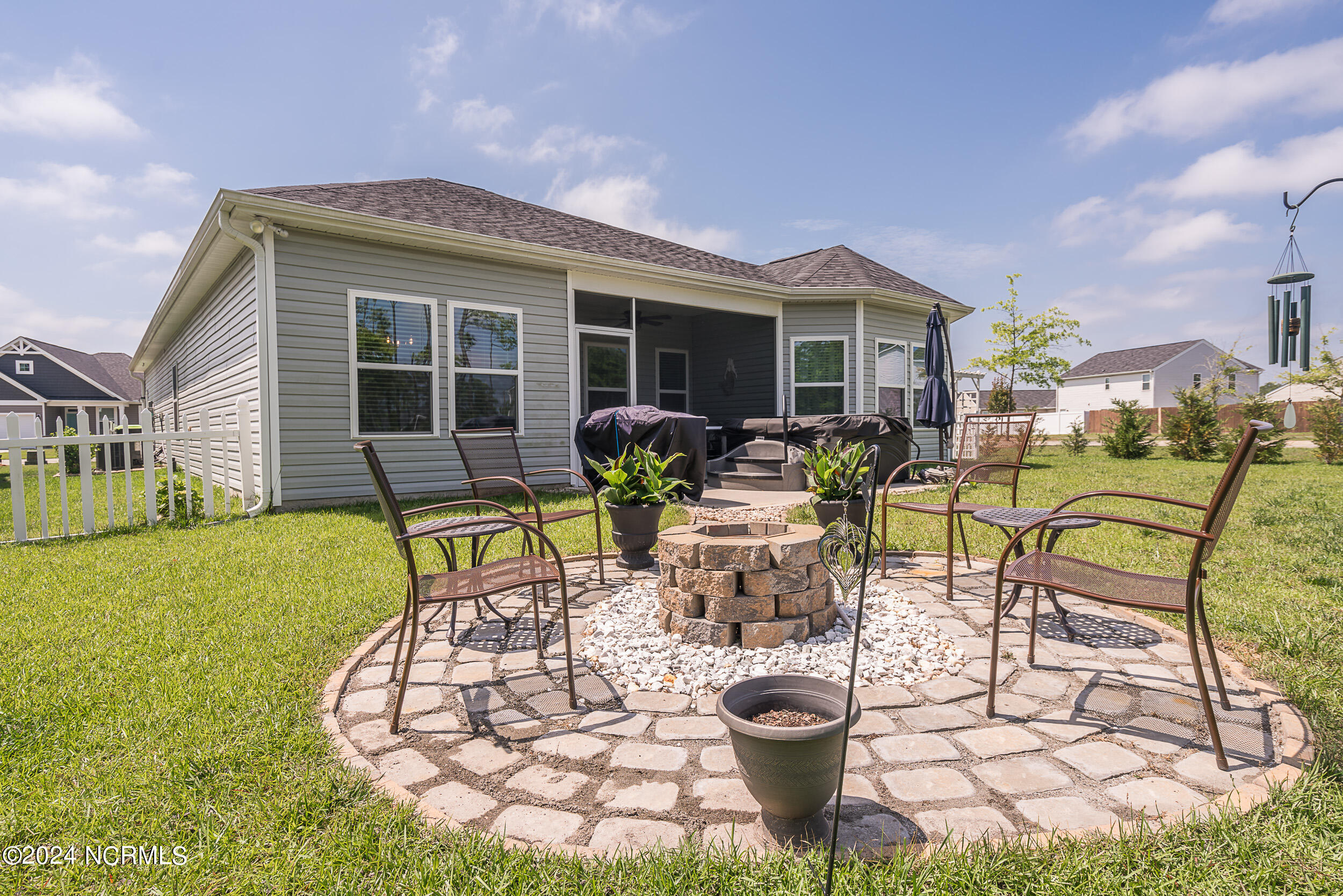 1588 Carmelina Drive SE