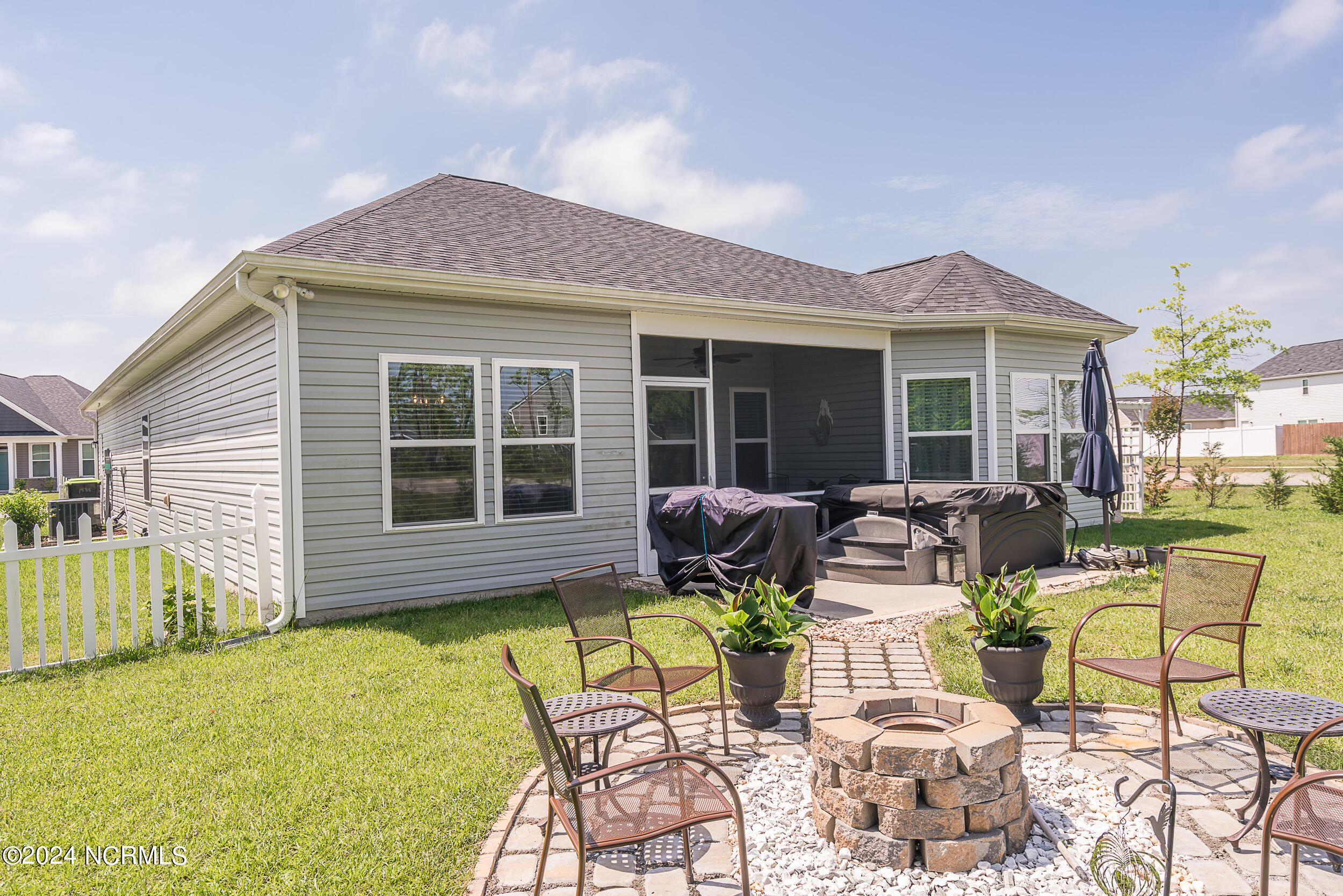 1588 Carmelina Drive SE