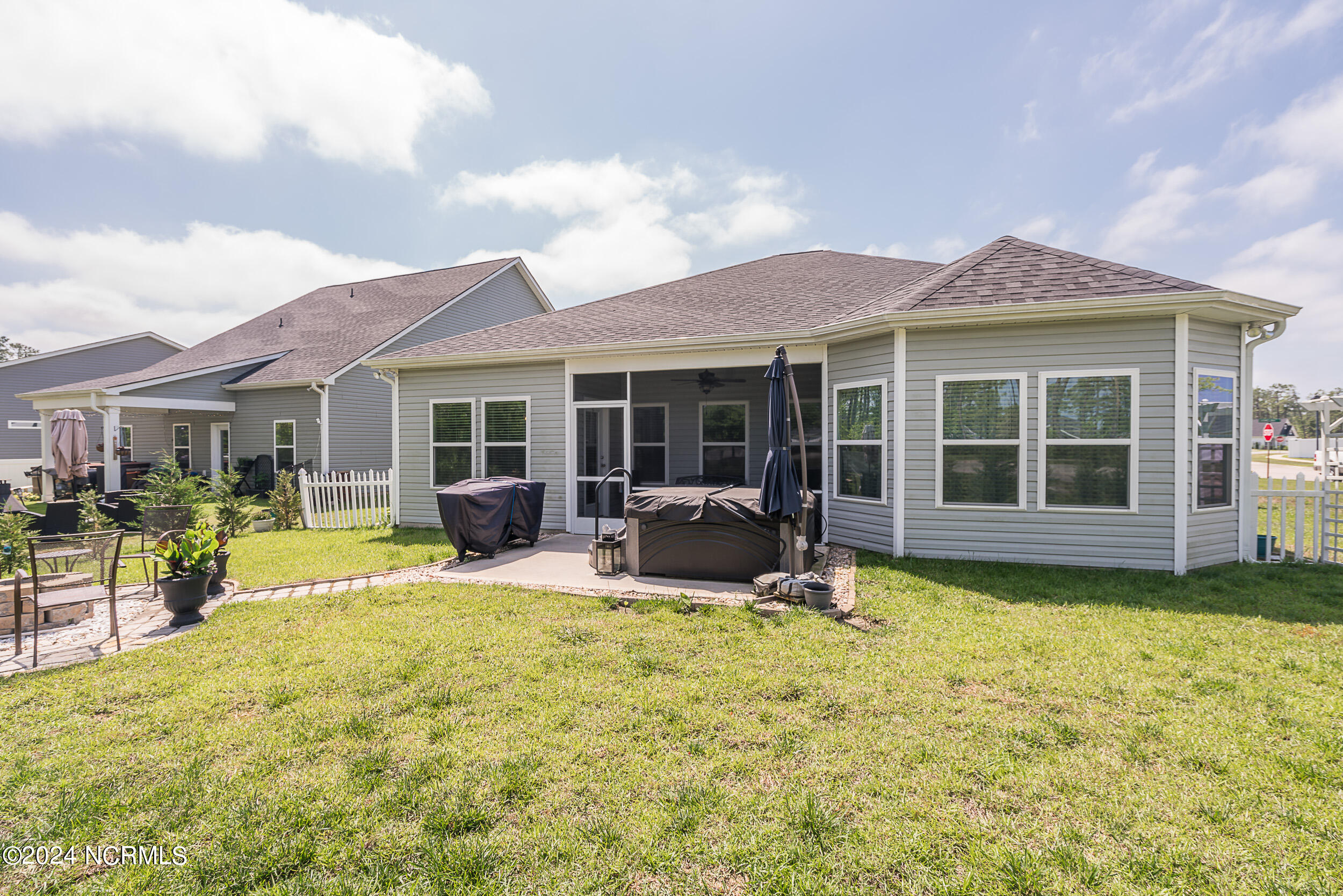 1588 Carmelina Drive SE