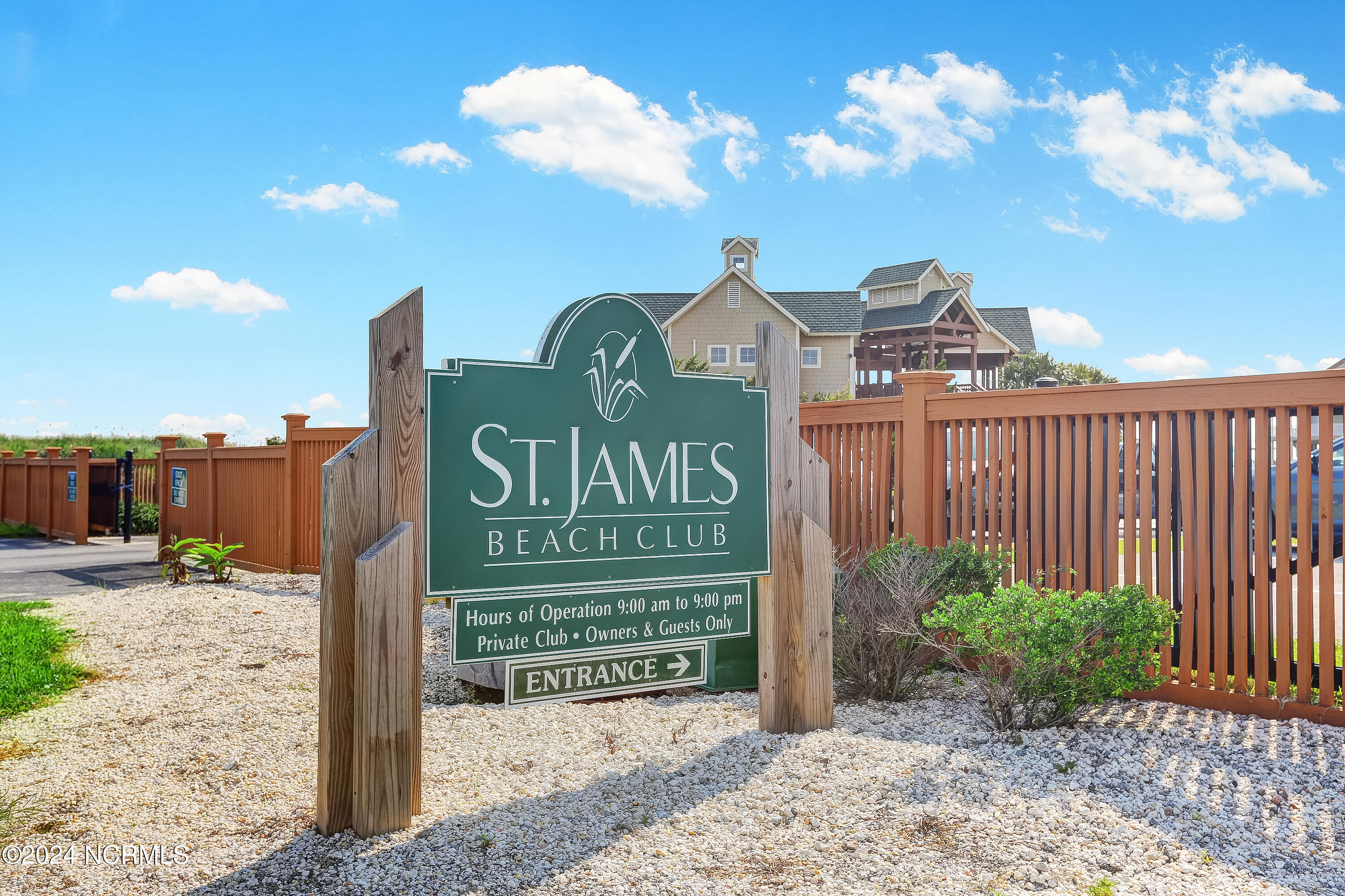 3739 Players Club Dr