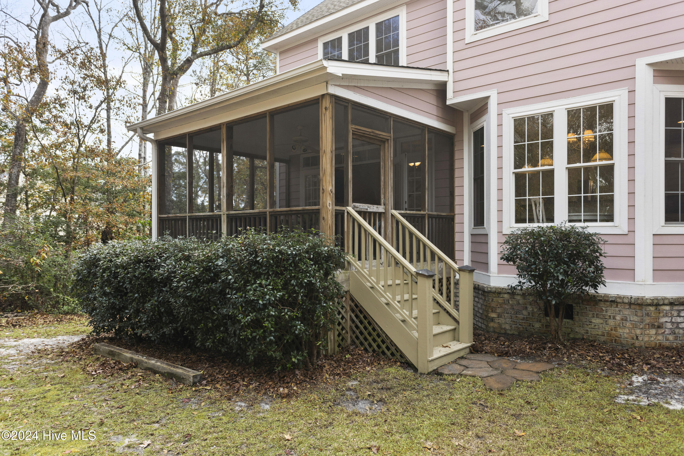 577 Riverwood Drive SE