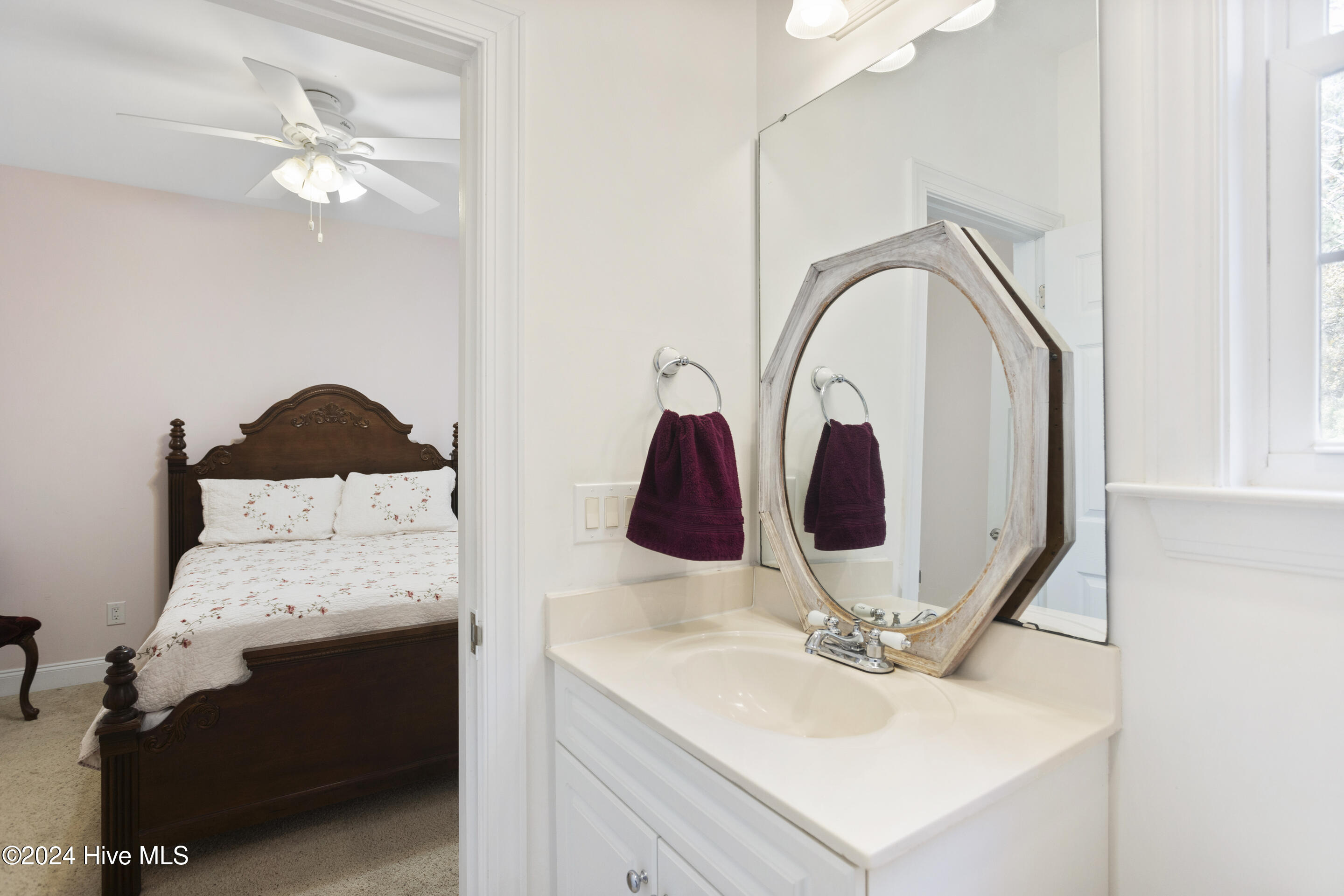 577 Riverwood Drive SE