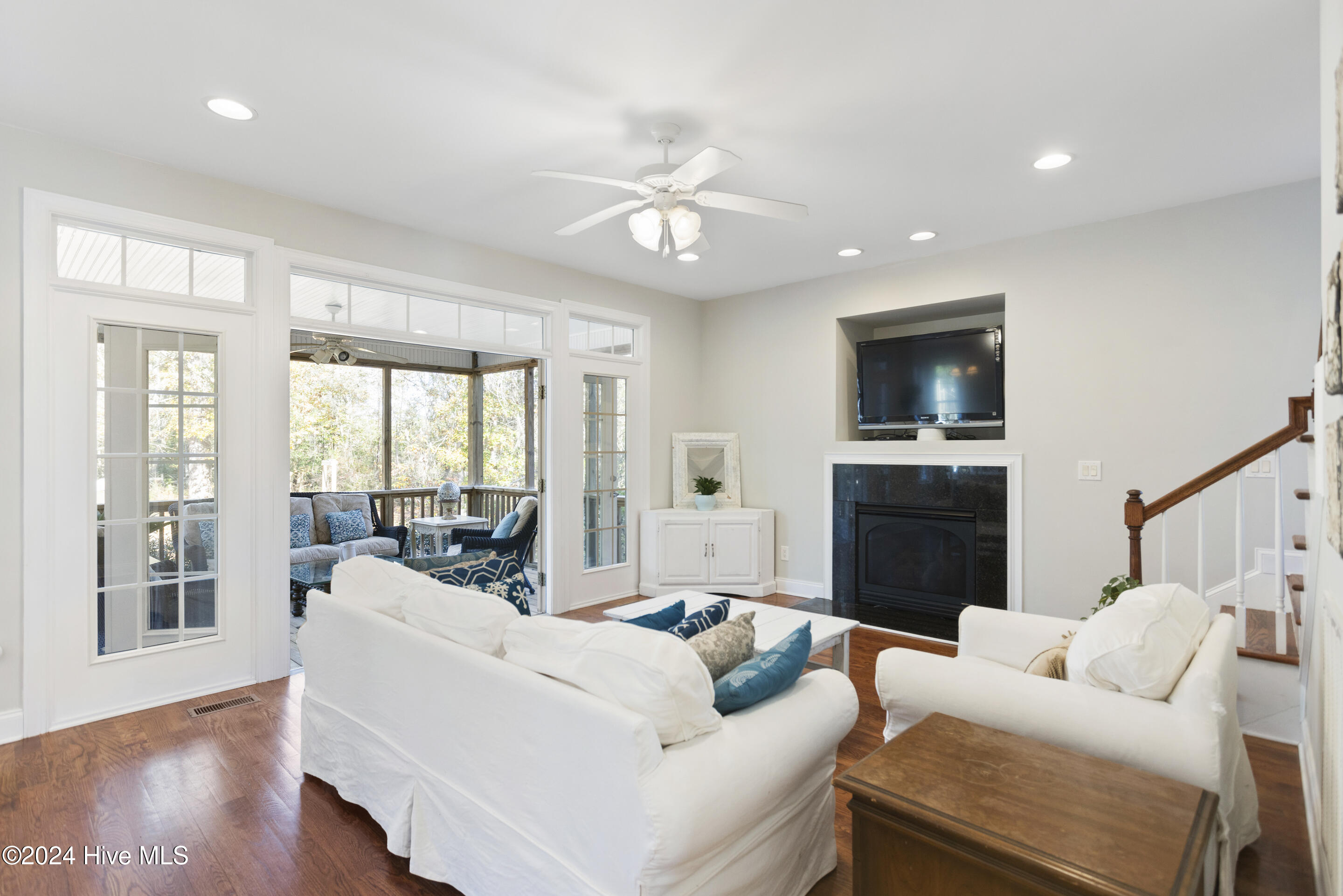 577 Riverwood Drive SE