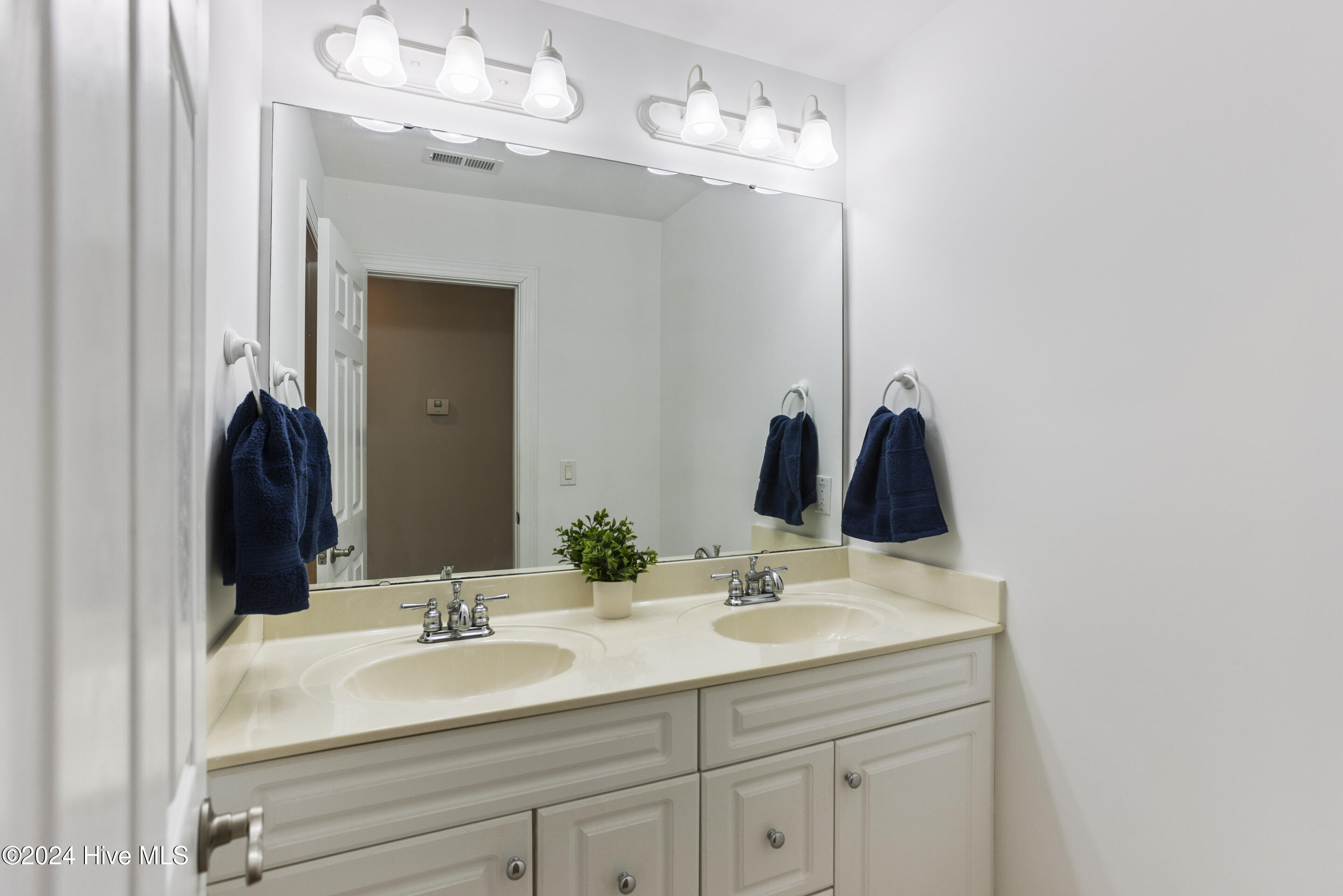 577 Riverwood Drive SE