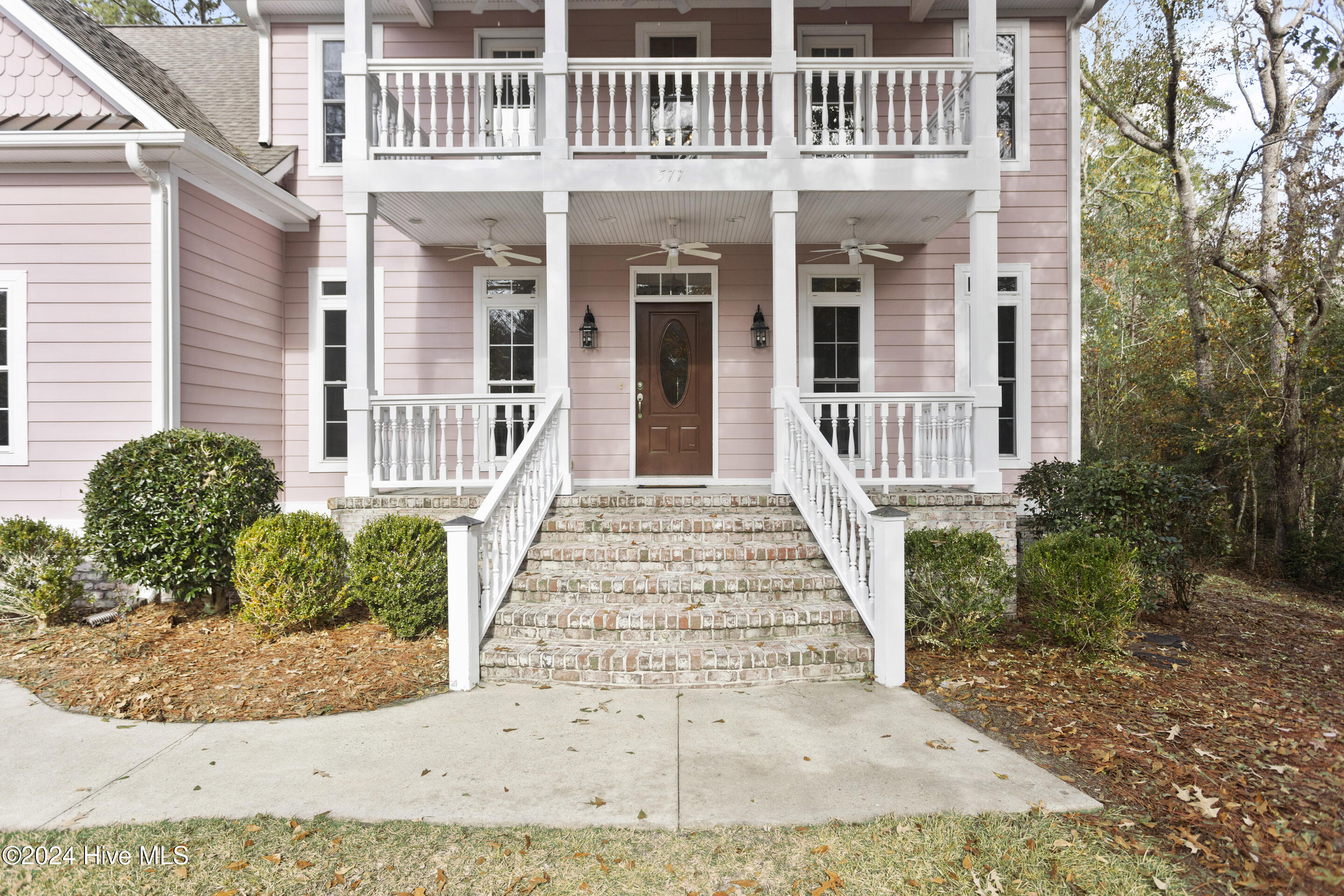 577 Riverwood Drive SE