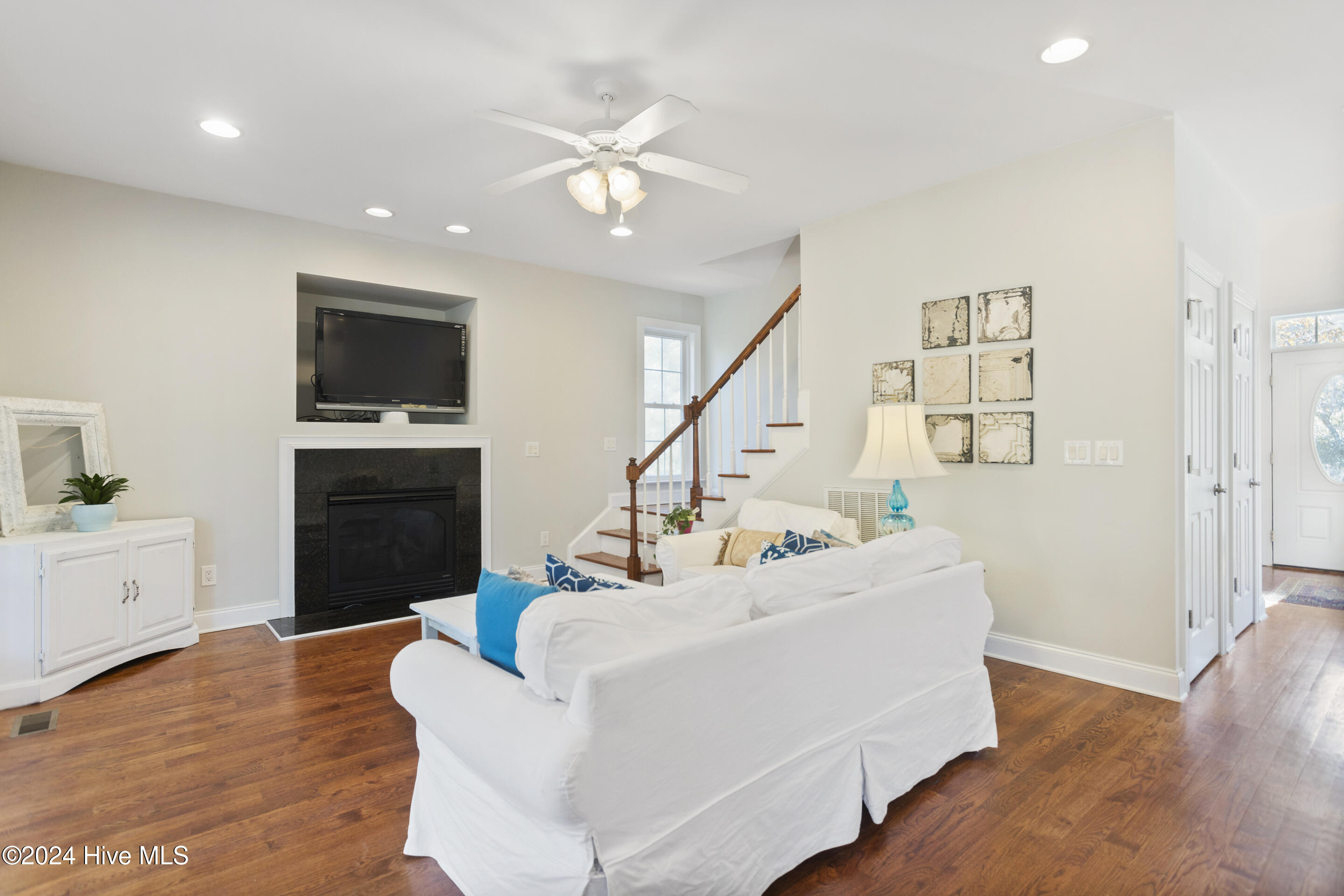 577 Riverwood Drive SE