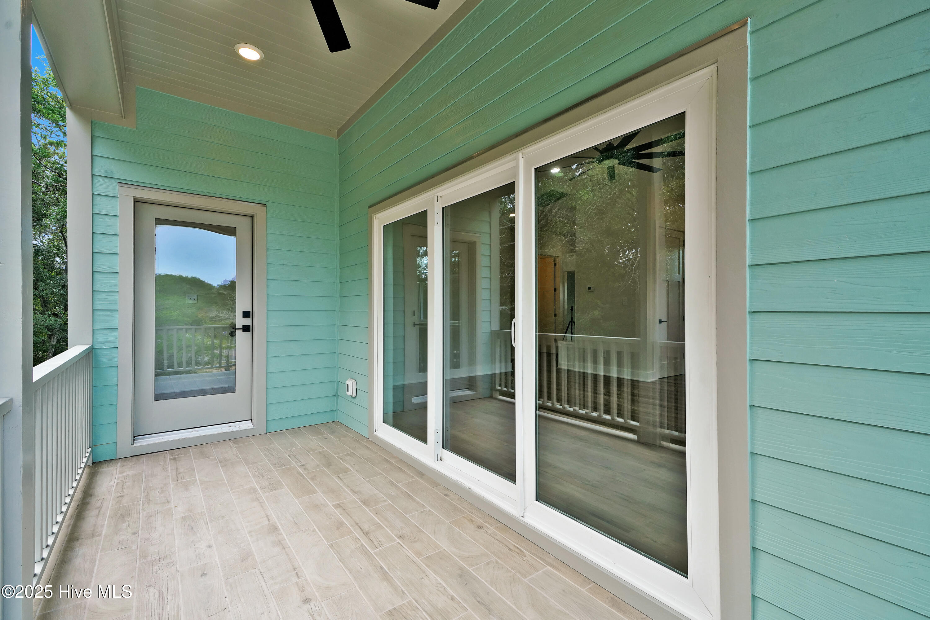 3102 E Oak Island Drive