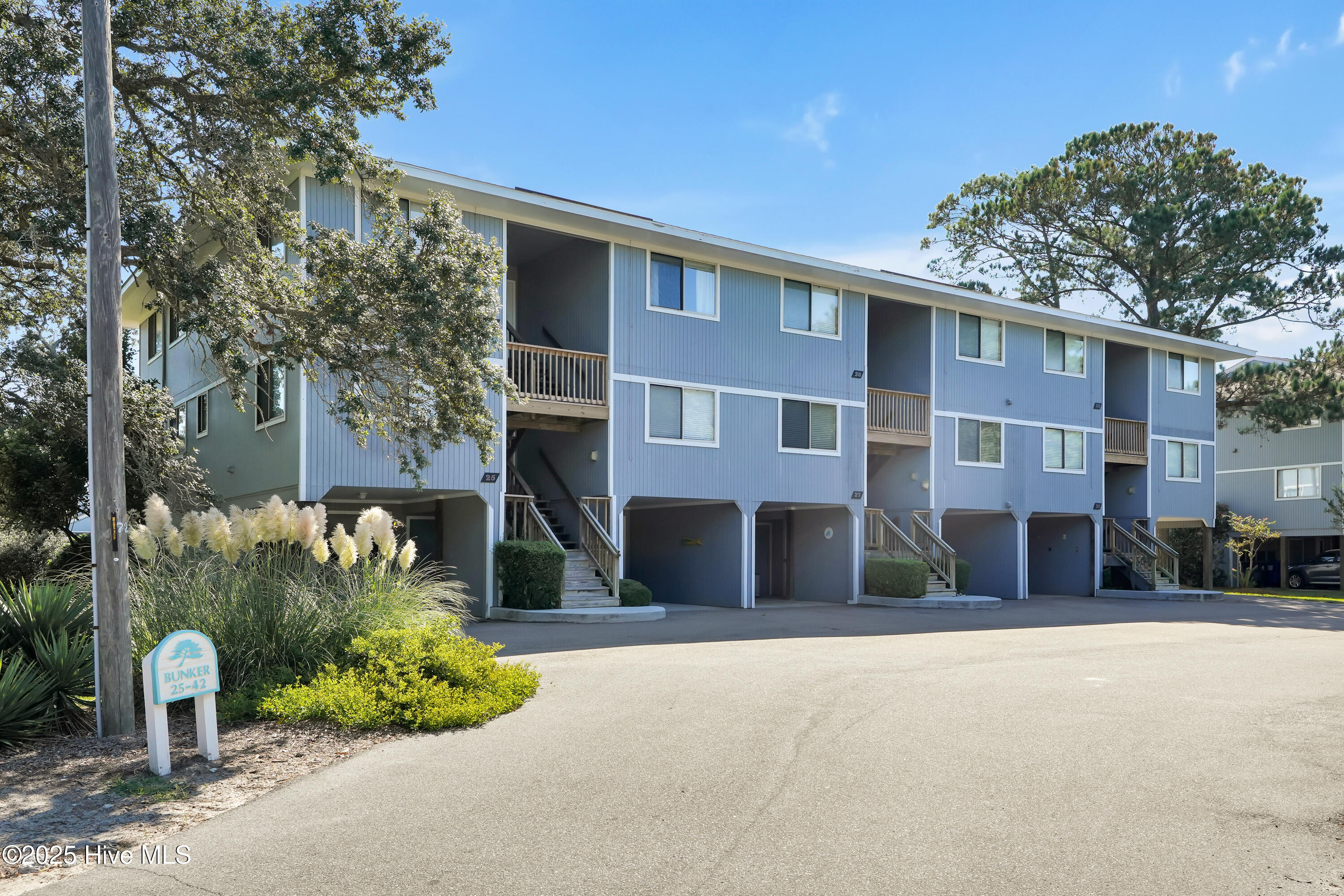 27 Bunker Court