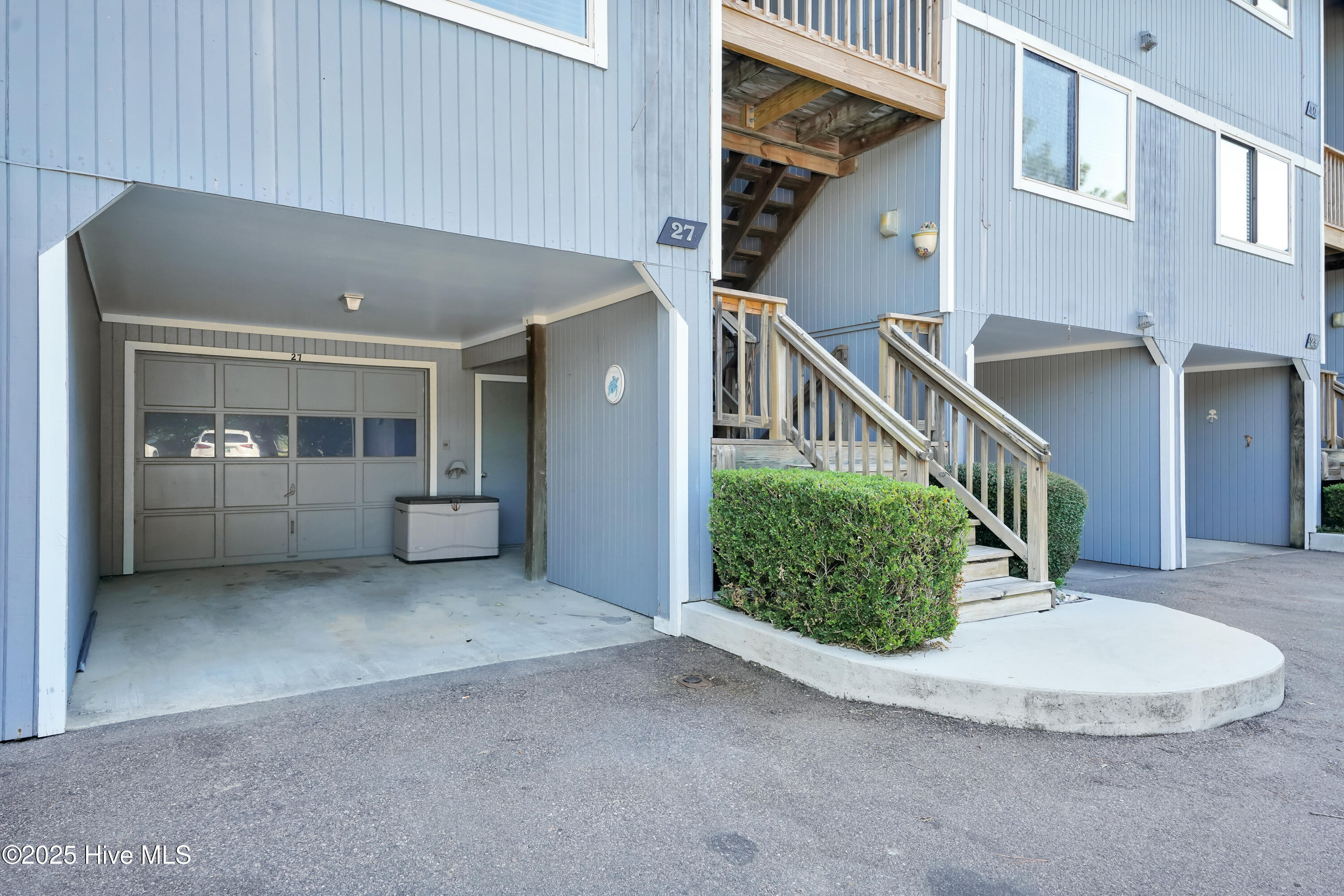27 Bunker Court