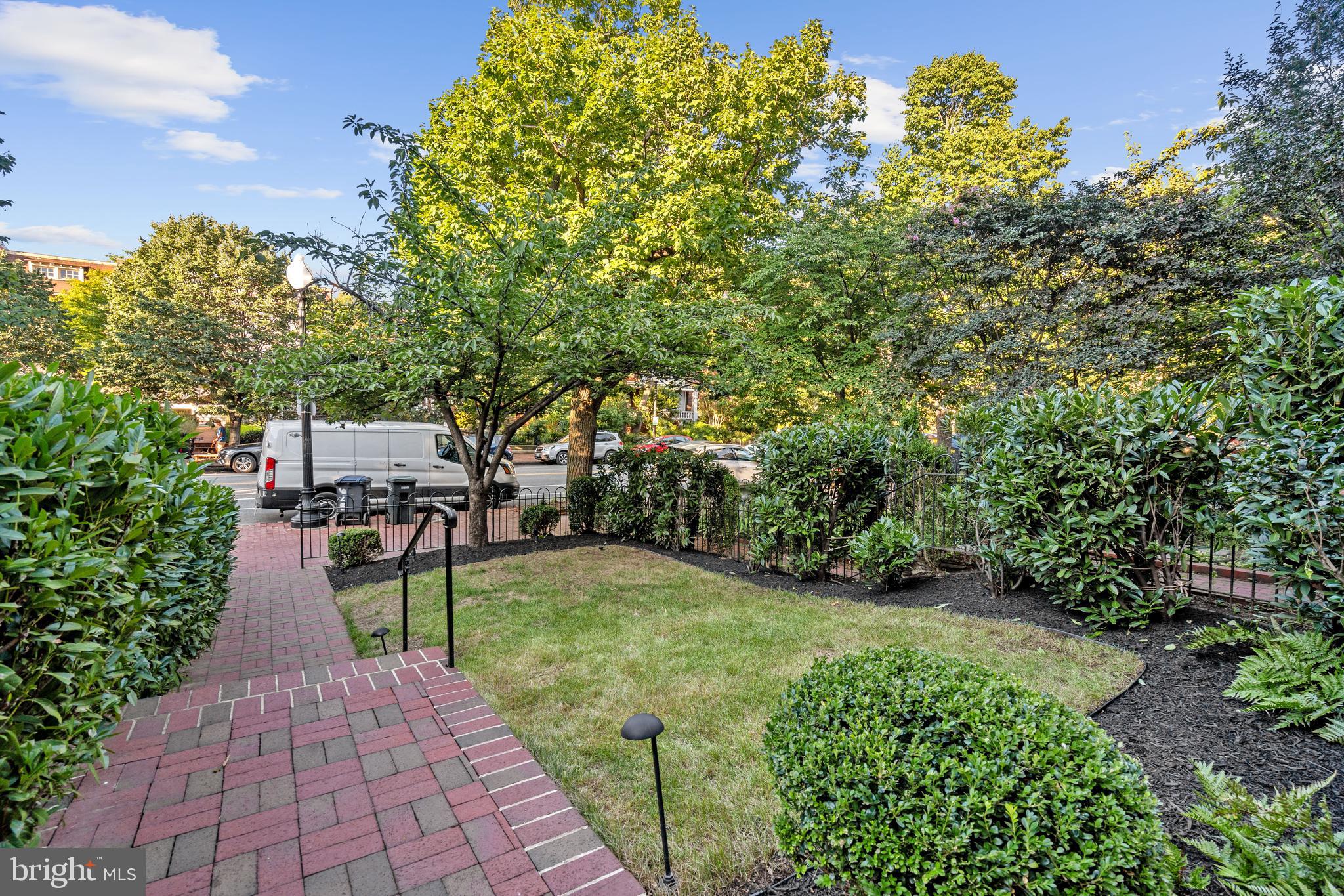 625 Massachusetts Ave NE