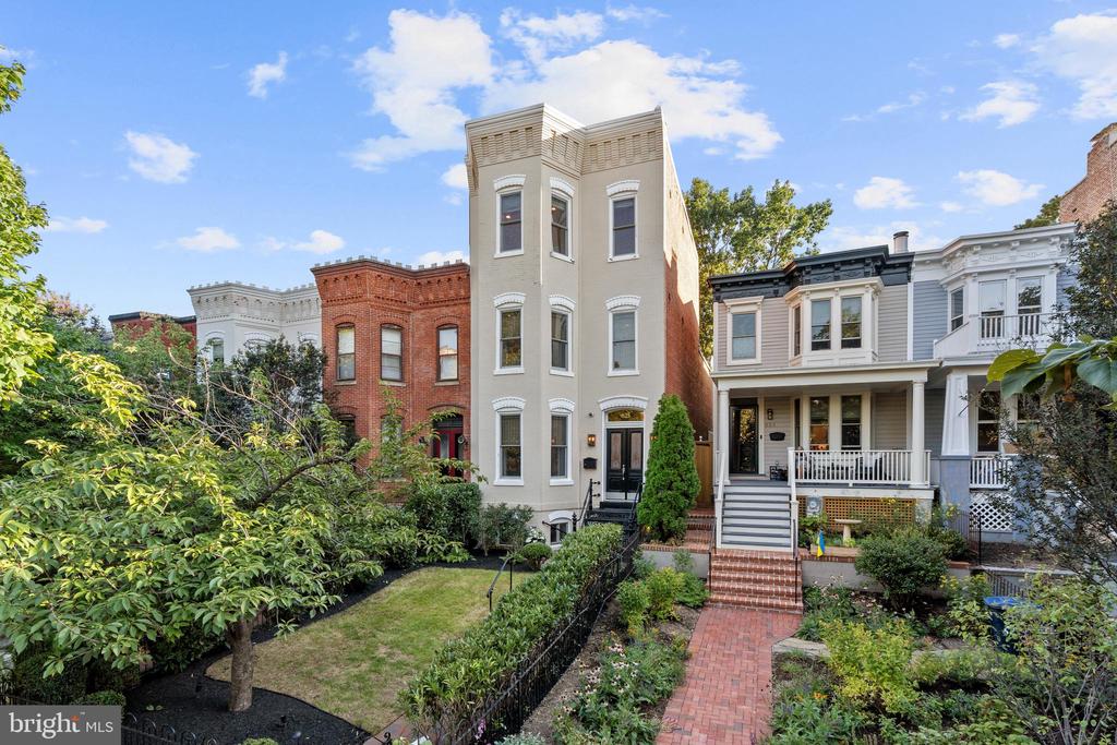 625 MASSACHUSETTS AVENUE NE