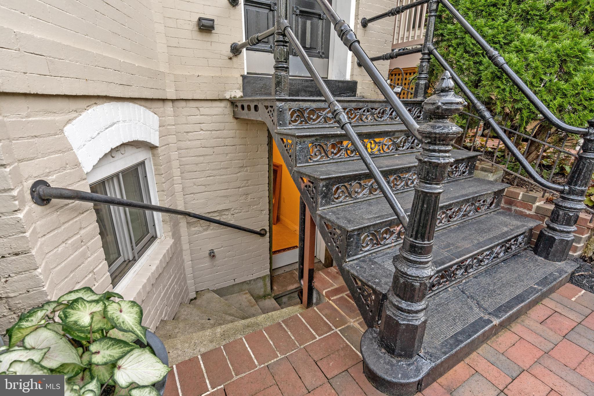 625 MASSACHUSETTS AVENUE NE