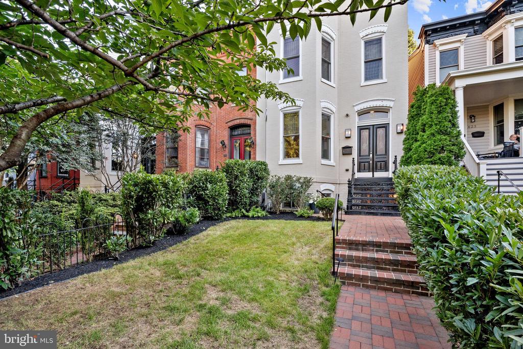 625 MASSACHUSETTS AVENUE NE