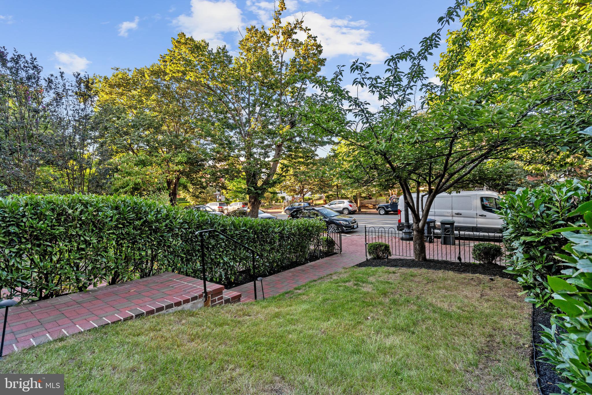 625 MASSACHUSETTS AVENUE NE