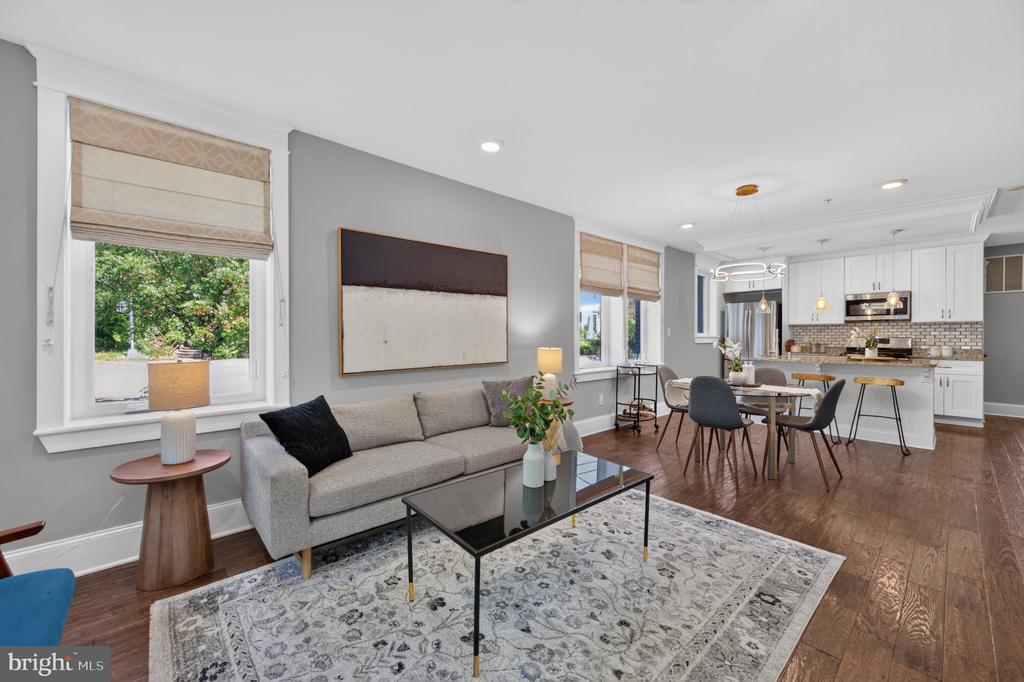 4041 7TH NE Unit: 1