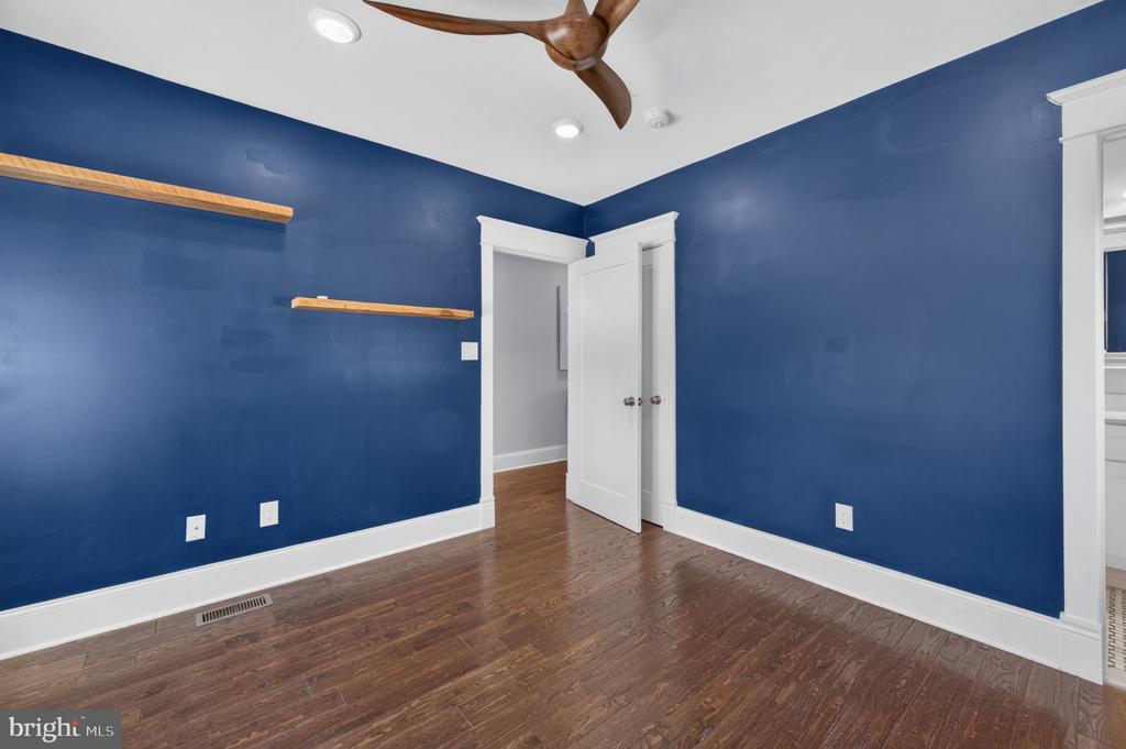 4041 7TH NE Unit: 1